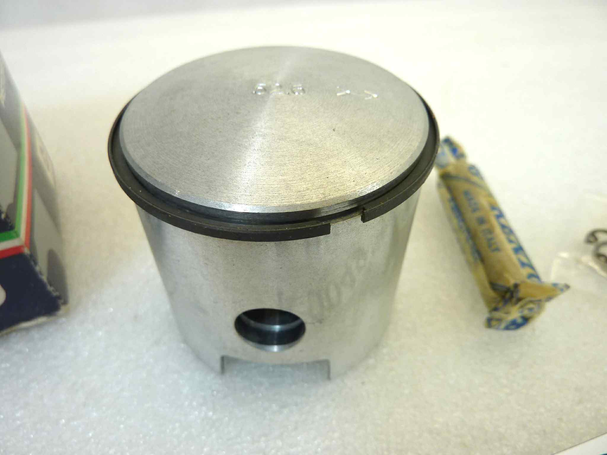 Pistone Piaggio Vespa Asso Werke diametro 52,6 cod 3909 NUOVO Fondo di magazzino, VEDI FOTO, LEGGI DESCRIZIONE - immagine 3