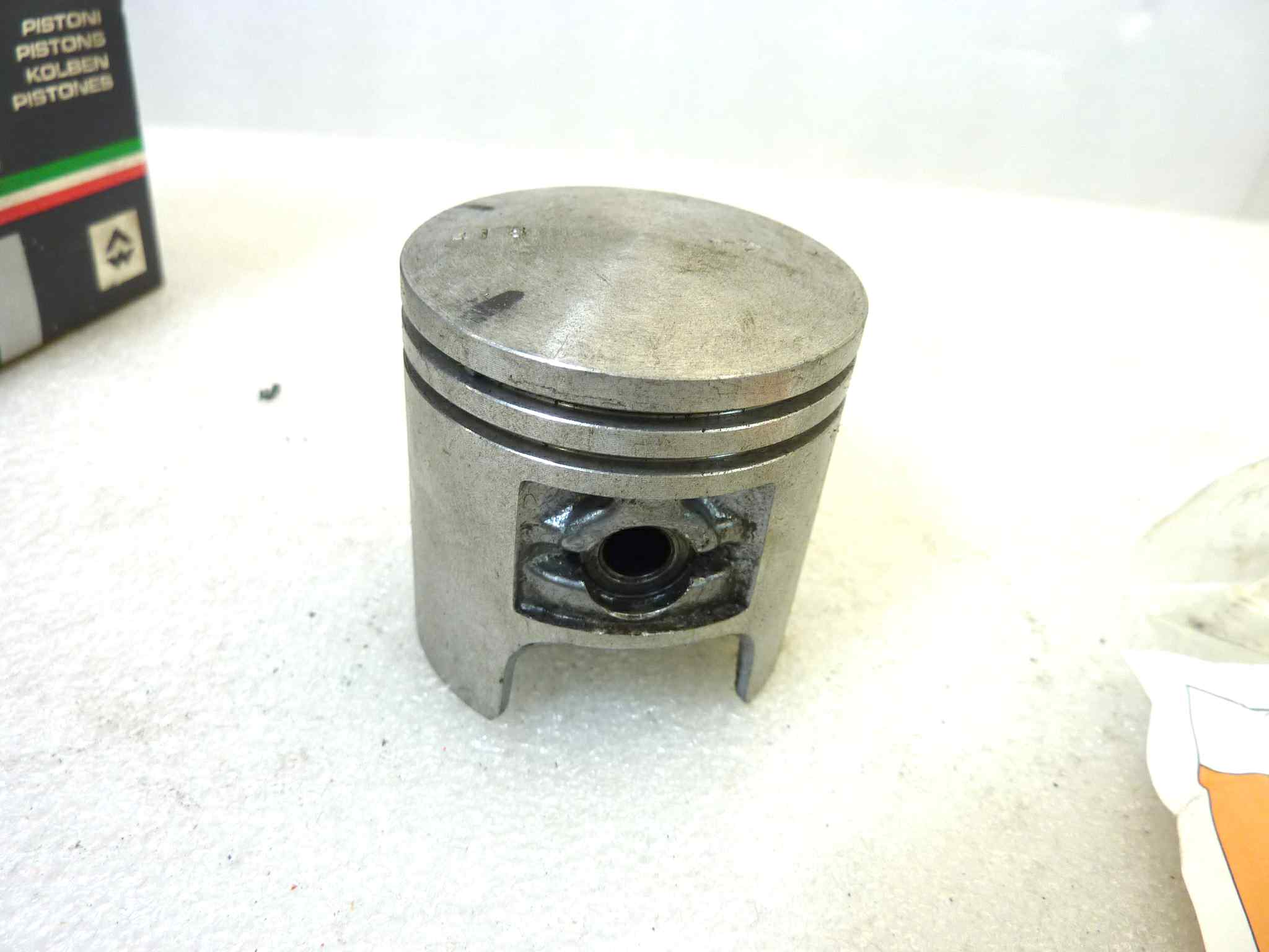 Pistone Honda Asso Werke diametro 41,8 cod 5468 NUOVO Fondo di magazzino, VEDI FOTO, LEGGI DESCRIZIONE - immagine 3