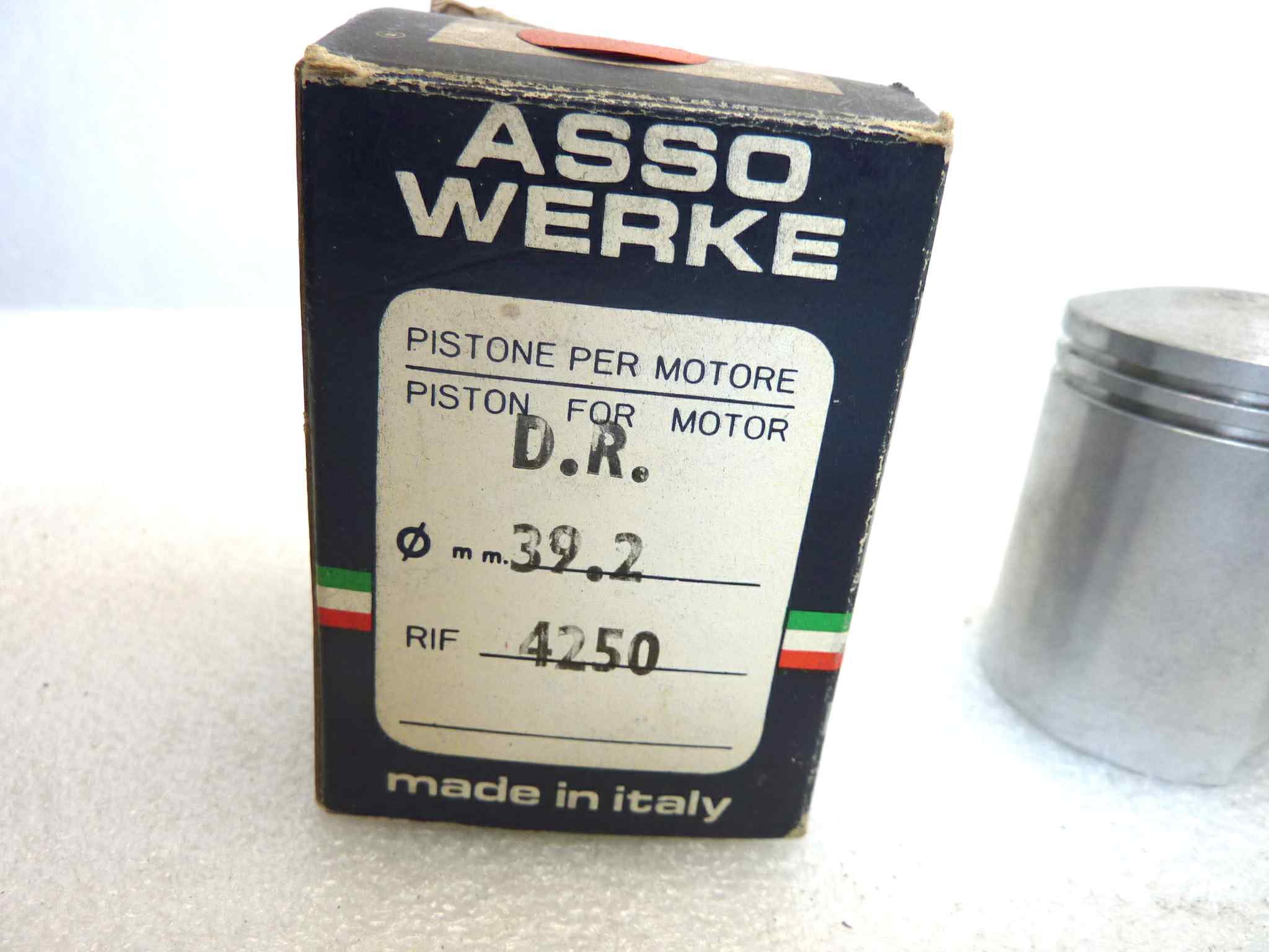 Pistone DR Asso Werke diametro 39,2 cod 4250 manca una fascia NUOVO Fondo di magazzino, VEDI FOTO, LEGGI DESCRIZIONE - immagine 2