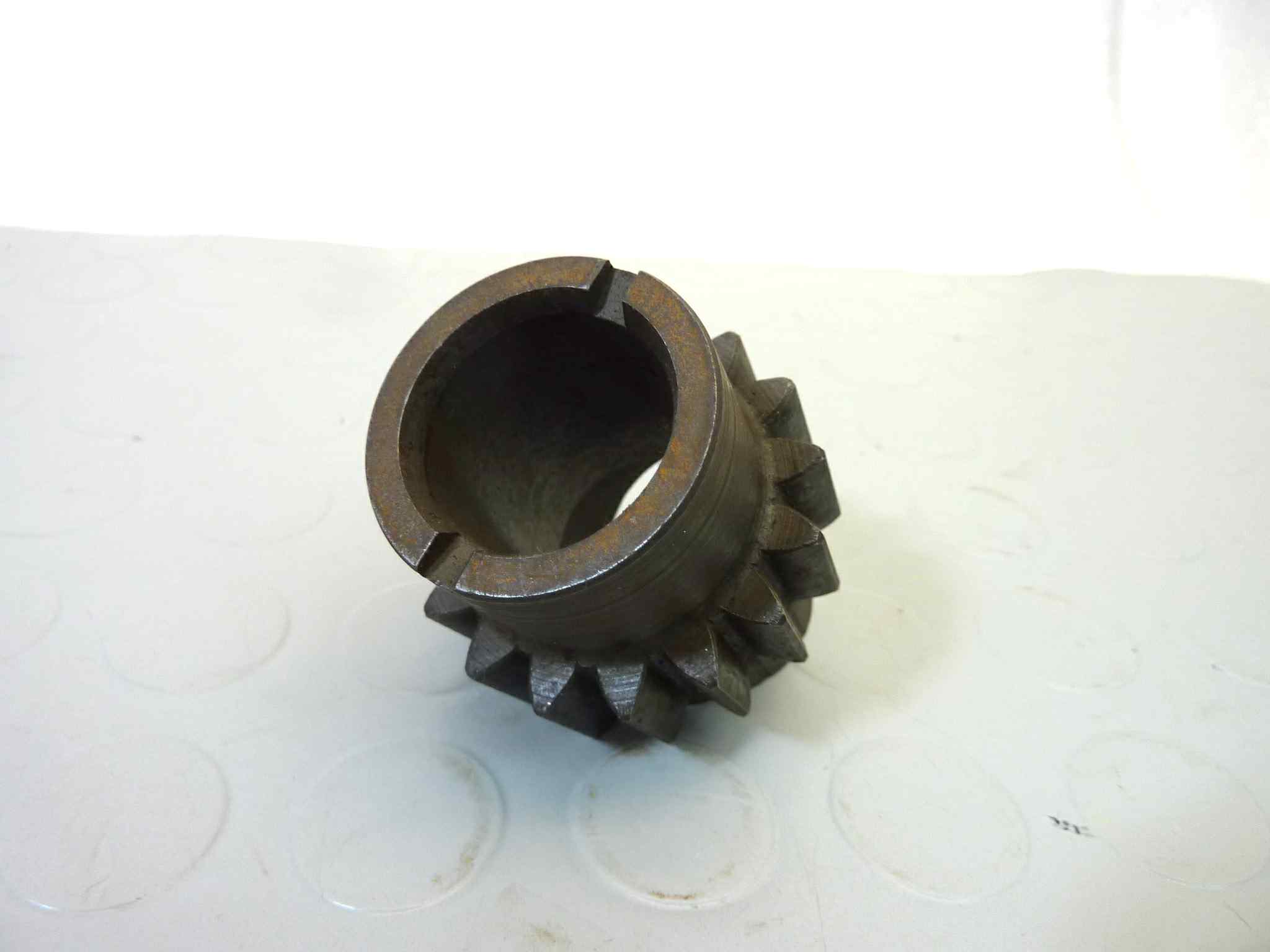 Ingranaggio rinvio Guzzi Daytona 1000 1992 - 1995 cod 30211100 16 denti albero intermedio NUOVO fondo di magazzino, LEGGI DESCRIZIONE - immagine 6