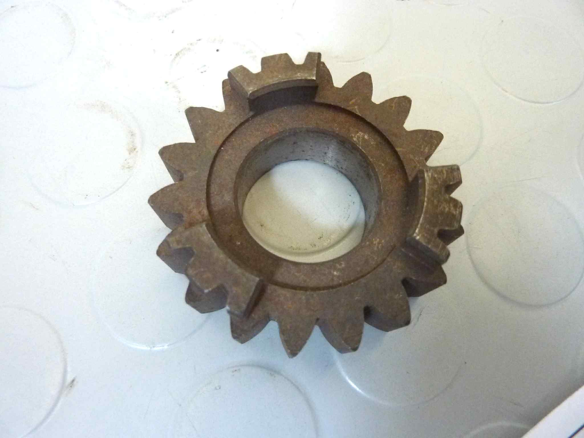 Ingranaggio terza marcia Guzzi V35 V50 18 denti cod 19211400 cambio NUOVO fondo di magazzino, LEGGI DESCRIZIONE - immagine 3