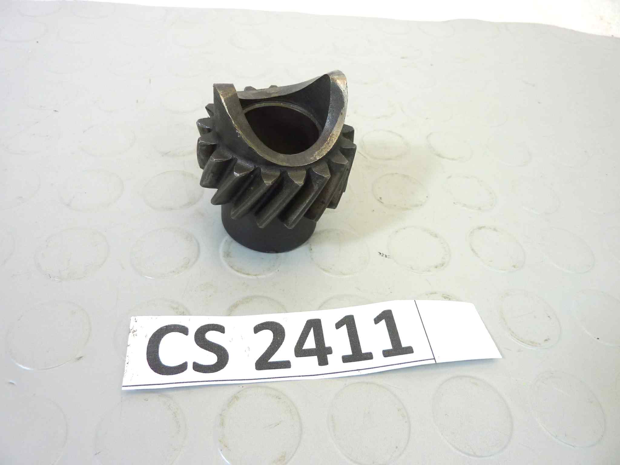 Ingranaggio rinvio albero intermedio Guzzi MG Moto Guzzi 1000 Cali. 3 1.Serie (948 ccm, 1987 - 1987)
MG Moto Guzzi 1000 Cali. 3 2.Serie (948 ccm, 1988)
MG Moto Guzzi 1000 Cali. 3 2.Serie (948 ccm, 1989)
MG Moto Guzzi 1000 Cali. 3 2.Serie (948 ccm, 1990)
MG Moto Guzzi 1000 Cali. 3 C (948 ccm, 1990 - 1990)
MG Moto Guzzi 1000 Cali. 3 Caren. Inj. (948 ccm, 1990)
MG Moto Guzzi 1000 Cali. 3 Caren. Inj. (948 ccm, 1991)
MG Moto Guzzi 1000 Cali. 3 Caren. Inj. (948 ccm, 1992)
MG Moto Guzzi 1000 Cali. 3 I.E. (948 ccm, 1990)
MG Moto Guzzi 1000 Cali. 3 I.E. (948 ccm, 1991)
MG Moto Guzzi 1000 Cali. 3 I.E. (948 ccm, 1992)
MG Moto Guzzi 1000 G 5 (948 ccm, 1978)
MG Moto Guzzi 1000 G 5 (948 ccm, 1979)
MG Moto Guzzi 1000 G 5 (948 ccm, 1980)
MG Moto Guzzi 1000 G 5 (948 ccm, 1981)
MG Moto Guzzi 1000 G 5 (948 ccm, 1982)
MG Moto Guzzi 1000 G 5 (948 ccm, 1983)
MG Moto Guzzi 1000 G 5 (948 ccm, 1984)
MG Moto Guzzi 1000 G 5 (948 ccm, 1985)
MG Moto Guzzi 1000 LM (1000 ccm, 1990)
MG Moto Guzzi 1000 LM (1000 ccm, 1991)
MG Moto Guzzi 1000 LM (1000 ccm, 1992)
MG Moto Guzzi 1000 LM (1000 ccm, 1993)
MG Moto Guzzi 1000 LM (1000 ccm, 1994)
MG Moto Guzzi 1000 LM 4 (948 ccm, 1985)
MG Moto Guzzi 1000 LM 4 (948 ccm, 1986)
MG Moto Guzzi 1000 LM 4 (948 ccm, 1987)
MG Moto Guzzi 1000 LM 5 (948 ccm, 1988)
MG Moto Guzzi 1000 LM 5 (948 ccm, 1989)
MG Moto Guzzi 1000 LM 5 (948 ccm, 1990)
MG Moto Guzzi 1000 LM 5 (948 ccm, 1991)
MG Moto Guzzi 1000 LM 5 (948 ccm, 1992)
MG Moto Guzzi 1000 Mille GT 1.Serie (948 ccm, 1987)
MG Moto Guzzi 1000 Mille GT 1.Serie (948 ccm, 1988)
MG Moto Guzzi 1000 Mille GT 1.Serie (948 ccm, 1989)
MG Moto Guzzi 1000 Mille GT 1.Serie (948 ccm, 1990)
MG Moto Guzzi 1000 Mille GT 2.Serie (948 ccm, 1991)
MG Moto Guzzi 1000 Mille GT 2.Serie (948 ccm, 1992)
MG Moto Guzzi 1000 Mille GT 2.Serie (948 ccm, 1993)
MG Moto Guzzi 1000 Mille GT 2.Serie (948 ccm, 1994)
MG Moto Guzzi 1000 Quota (948 ccm, 1992)
MG Moto Guzzi 1000 Quota (948 ccm, 1993)
MG Moto Guzzi 1000 Quota (948 ccm, 1994)
MG Moto Guzzi 1000 Quota (948 ccm, 1995)
MG Moto Guzzi 1000 Quota (948 ccm, 1996)
MG Moto Guzzi 1000 Quota (948 ccm, 1997)
MG Moto Guzzi 1000 S 1.Serie (948 ccm, 1990)
MG Moto Guzzi 1000 S 1.Serie (948 ccm, 1991)
MG Moto Guzzi 1000 S 1.Serie (948 ccm, 1992)
MG Moto Guzzi 1000 S 2.Serie (948 ccm, 1993 - 1993)
MG Moto Guzzi 1000 SP 1 (948 ccm, 1978)
MG Moto Guzzi 1000 SP 1 (948 ccm, 1979)
MG Moto Guzzi 1000 SP 1 (948 ccm, 1980)
MG Moto Guzzi 1000 SP 1 (948 ccm, 1981)
MG Moto Guzzi 1000 SP 1 (948 ccm, 1982)
MG Moto Guzzi 1000 SP 1 (948 ccm, 1983)
MG Moto Guzzi 1000 SP 2 (948 ccm, 1984)
MG Moto Guzzi 1000 SP 2 (948 ccm, 1985)
MG Moto Guzzi 1000 SP 2 (948 ccm, 1986)
MG Moto Guzzi 1000 SP 2 (948 ccm, 1987)
MG Moto Guzzi 1000 SP 3 (948 ccm, 1988)
MG Moto Guzzi 1000 SP 3 (948 ccm, 1989)
MG Moto Guzzi 1000 SP 3 (948 ccm, 1990)
MG Moto Guzzi 1000 SP 3 (948 ccm, 1991)
MG Moto Guzzi 1000 SP 3 (948 ccm, 1992)
MG Moto Guzzi 1000 SP 3 (948 ccm, 1993)
MG Moto Guzzi 1000 SP 3 (948 ccm, 1994)
MG Moto Guzzi 1000 SP 3 (948 ccm, 1995)
MG Moto Guzzi 1000 SP 3 (948 ccm, 1996)
MG Moto Guzzi 1000 Strada (948 ccm, 1994)
MG Moto Guzzi 1000 Strada (948 ccm, 1995)
MG Moto Guzzi 1100 Cali. i (1100 ccm, 1993)
MG Moto Guzzi 1100 Cali. i (1100 ccm, 1994)
MG Moto Guzzi 1100 Cali. i (1100 ccm, 1995)
MG Moto Guzzi 1100 Cali. i (1100 ccm, 1996)
MG Moto Guzzi 1100 Cali. i (1100 ccm, 1997)
MG Moto Guzzi 1100 Cali. i (1100 ccm, 1998)
MG Moto Guzzi 1100 Cali. Vergaser (1064 ccm, 1994)
MG Moto Guzzi 1100 Cali. Vergaser (1064 ccm, 1995)
MG Moto Guzzi 1100 Cali. Vergaser (1064 ccm, 1996)
MG Moto Guzzi 1100 Cali. Vergaser (1064 ccm, 1997)
MG Moto Guzzi 750 S 3 (748 ccm, 1975)
MG Moto Guzzi 750 S 3 (748 ccm, 1976)
MG Moto Guzzi 750 S (748 ccm, 1974)
MG Moto Guzzi 750 S (748 ccm, 1975)
MG Moto Guzzi 750 V7 Sport (748 ccm, 1972)
MG Moto Guzzi 750 V7 Sport (748 ccm, 1973)
MG Moto Guzzi 750 V7 Sport (748 ccm, 1974)
MG Moto Guzzi 850 Le Mans I (844 ccm, 1976)
MG Moto Guzzi 850 Le Mans I (844 ccm, 1977)
MG Moto Guzzi 850 Le Mans I (844 ccm, 1978)
MG Moto Guzzi 850 Le Mans II (844 ccm, 1979)
MG Moto Guzzi 850 Le Mans II (844 ccm, 1980)
MG Moto Guzzi 850 Le Mans III (844 ccm, 1981)
MG Moto Guzzi 850 Le Mans III (844 ccm, 1982)
MG Moto Guzzi 850 Le Mans III (844 ccm, 1983)
MG Moto Guzzi 850 Le Mans III (844 ccm, 1984)
MG Moto Guzzi 850 Le Mans III (844 ccm, 1985)
MG Moto Guzzi 850 T3 (844 ccm, 1975)
MG Moto Guzzi 850 T3 (844 ccm, 1976)
MG Moto Guzzi 850 T3 (844 ccm, 1977)
MG Moto Guzzi 850 T3 (844 ccm, 1978)
MG Moto Guzzi 850 T3 (844 ccm, 1979)
MG Moto Guzzi 850 T3 (844 ccm, 1980)
MG Moto Guzzi 850 T3 (844 ccm, 1981)
MG Moto Guzzi 850 T3 (844 ccm, 1982)
MG Moto Guzzi 850 T3 CALIFORNIA (844 ccm, 1975)
MG Moto Guzzi 850 T3 CALIFORNIA (844 ccm, 1976)
MG Moto Guzzi 850 T3 CALIFORNIA (844 ccm, 1977)
MG Moto Guzzi 850 T3 CALIFORNIA (844 ccm, 1978)
MG Moto Guzzi 850 T3 CALIFORNIA (844 ccm, 1979)
MG Moto Guzzi 850 T3 CALIFORNIA (844 ccm, 1980)
MG Moto Guzzi 850 T3 CALIFORNIA (844 ccm, 1981)
MG Moto Guzzi 850 T3 CALIFORNIA (844 ccm, 1982)
MG Moto Guzzi 850 T3 CALIFORNIA (844 ccm, 1983)
MG Moto Guzzi 850 T3 Carabinieri (850 ccm, 1986)
MG Moto Guzzi 850 T3 Carabinieri (850 ccm, 1987)
MG Moto Guzzi 850 T3 Germania (850 ccm, 1975)
MG Moto Guzzi 850 T3 Germania (850 ccm, 1976)
MG Moto Guzzi 850 T3 Germania (850 ccm, 1977)
MG Moto Guzzi 850 T3 Germania (850 ccm, 1978)
MG Moto Guzzi 850 T3 Germania (850 ccm, 1979)
MG Moto Guzzi 850 T3 Polizia (850 ccm, 1983 - 1983)
MG Moto Guzzi 850 T4 (844 ccm, 1980)
MG Moto Guzzi 850 T4 (844 ccm, 1981)
MG Moto Guzzi 850 T4 (844 ccm, 1982)
MG Moto Guzzi 850 T 5 1. Serie (844 ccm, 1983)
MG Moto Guzzi 850 T 5 1. Serie (844 ccm, 1984)
MG Moto Guzzi 850 T 5 Polizia (844 ccm, 1983)
MG Moto Guzzi 850 T 5 Polizia (844 ccm, 1984)
MG Moto Guzzi 850 T 5 Polizia (844 ccm, 1985)
MG Moto Guzzi 850 T 5 Polizia (844 ccm, 1986)
MG Moto Guzzi 850 T 5 Polizia (844 ccm, 1987)
MG Moto Guzzi 850 T 5 Polizia (844 ccm, 1988)
MG Moto Guzzi 850 T 5 Polizia (844 ccm, 1989)
MG Moto Guzzi 850 T 5 Rundsch. (844 ccm, 1985)
MG Moto Guzzi 850 T 5 Rundsch. (844 ccm, 1986)
MG Moto Guzzi 850 T 5 Rundsch. (844 ccm, 1987)
MG Moto Guzzi 850 T 5 Rundsch. (844 ccm, 1988)
MG Moto Guzzi 850 T (844 ccm, 1973)
MG Moto Guzzi 850 T (844 ccm, 1974)
MG Moto Guzzi 850 T (844 ccm, 1975)
MG Moto Guzzi 850 V7 GT (844 ccm, 1972)
MG Moto Guzzi 850 V7 GT (844 ccm, 1973)
MG Moto Guzzi 850 V7 GT (844 ccm, 1974) 850 V7 GT Ambassador (844 ccm, 1973)
MG Moto Guzzi 850 V7 GT Ambassador (844 ccm, 1974)
MG Moto Guzzi 850 V7 GT California (844 ccm, 1972)
MG Moto Guzzi 850 V7 GT California (844 ccm, 1973)
MG Moto Guzzi 850 V7 GT California (844 ccm, 1974)
MG Moto Guzzi 850 V7 GT Eldorado (844 ccm, 1972)
MG Moto Guzzi 850 V7 GT Eldorado (844 ccm, 1973)
MG Moto Guzzi 850 V7 GT Eldorado (844 ccm, 1974)
MG Moto Guzzi CALIFORNIA II (948 ccm, 1982)
MG Moto Guzzi CALIFORNIA II (948 ccm, 1983)
MG Moto Guzzi CALIFORNIA II (948 ccm, 1984)
MG Moto Guzzi CALIFORNIA II (948 ccm, 1985)
MG Moto Guzzi CALIFORNIA II (948 ccm, 1986)
MG Moto Guzzi CALIFORNIA II (948 ccm, 1987) cod 14211110