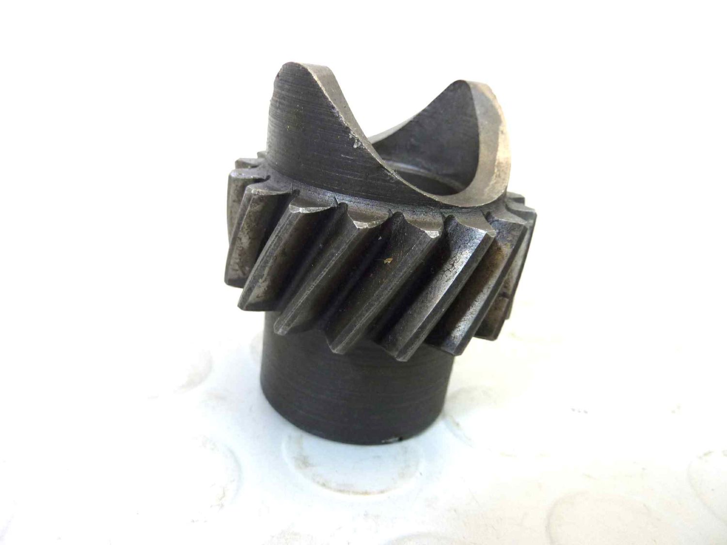 Ingranaggio rinvio albero intermedio Guzzi MG Moto Guzzi 1000 Cali. 3 1.Serie (948 ccm, 1987 - 1987)
MG Moto Guzzi 1000 Cali. 3 2.Serie (948 ccm, 1988)
MG Moto Guzzi 1000 Cali. 3 2.Serie (948 ccm, 1989)
MG Moto Guzzi 1000 Cali. 3 2.Serie (948 ccm, 1990)
MG Moto Guzzi 1000 Cali. 3 C (948 ccm, 1990 - 1990)
MG Moto Guzzi 1000 Cali. 3 Caren. Inj. (948 ccm, 1990)
MG Moto Guzzi 1000 Cali. 3 Caren. Inj. (948 ccm, 1991)
MG Moto Guzzi 1000 Cali. 3 Caren. Inj. (948 ccm, 1992)
MG Moto Guzzi 1000 Cali. 3 I.E. (948 ccm, 1990)
MG Moto Guzzi 1000 Cali. 3 I.E. (948 ccm, 1991)
MG Moto Guzzi 1000 Cali. 3 I.E. (948 ccm, 1992)
MG Moto Guzzi 1000 G 5 (948 ccm, 1978)
MG Moto Guzzi 1000 G 5 (948 ccm, 1979)
MG Moto Guzzi 1000 G 5 (948 ccm, 1980)
MG Moto Guzzi 1000 G 5 (948 ccm, 1981)
MG Moto Guzzi 1000 G 5 (948 ccm, 1982)
MG Moto Guzzi 1000 G 5 (948 ccm, 1983)
MG Moto Guzzi 1000 G 5 (948 ccm, 1984)
MG Moto Guzzi 1000 G 5 (948 ccm, 1985)
MG Moto Guzzi 1000 LM (1000 ccm, 1990)
MG Moto Guzzi 1000 LM (1000 ccm, 1991)
MG Moto Guzzi 1000 LM (1000 ccm, 1992)
MG Moto Guzzi 1000 LM (1000 ccm, 1993)
MG Moto Guzzi 1000 LM (1000 ccm, 1994)
MG Moto Guzzi 1000 LM 4 (948 ccm, 1985)
MG Moto Guzzi 1000 LM 4 (948 ccm, 1986)
MG Moto Guzzi 1000 LM 4 (948 ccm, 1987)
MG Moto Guzzi 1000 LM 5 (948 ccm, 1988)
MG Moto Guzzi 1000 LM 5 (948 ccm, 1989)
MG Moto Guzzi 1000 LM 5 (948 ccm, 1990)
MG Moto Guzzi 1000 LM 5 (948 ccm, 1991)
MG Moto Guzzi 1000 LM 5 (948 ccm, 1992)
MG Moto Guzzi 1000 Mille GT 1.Serie (948 ccm, 1987)
MG Moto Guzzi 1000 Mille GT 1.Serie (948 ccm, 1988)
MG Moto Guzzi 1000 Mille GT 1.Serie (948 ccm, 1989)
MG Moto Guzzi 1000 Mille GT 1.Serie (948 ccm, 1990)
MG Moto Guzzi 1000 Mille GT 2.Serie (948 ccm, 1991)
MG Moto Guzzi 1000 Mille GT 2.Serie (948 ccm, 1992)
MG Moto Guzzi 1000 Mille GT 2.Serie (948 ccm, 1993)
MG Moto Guzzi 1000 Mille GT 2.Serie (948 ccm, 1994)
MG Moto Guzzi 1000 Quota (948 ccm, 1992)
MG Moto Guzzi 1000 Quota (948 ccm, 1993)
MG Moto Guzzi 1000 Quota (948 ccm, 1994)
MG Moto Guzzi 1000 Quota (948 ccm, 1995)
MG Moto Guzzi 1000 Quota (948 ccm, 1996)
MG Moto Guzzi 1000 Quota (948 ccm, 1997)
MG Moto Guzzi 1000 S 1.Serie (948 ccm, 1990)
MG Moto Guzzi 1000 S 1.Serie (948 ccm, 1991)
MG Moto Guzzi 1000 S 1.Serie (948 ccm, 1992)
MG Moto Guzzi 1000 S 2.Serie (948 ccm, 1993 - 1993)
MG Moto Guzzi 1000 SP 1 (948 ccm, 1978)
MG Moto Guzzi 1000 SP 1 (948 ccm, 1979)
MG Moto Guzzi 1000 SP 1 (948 ccm, 1980)
MG Moto Guzzi 1000 SP 1 (948 ccm, 1981)
MG Moto Guzzi 1000 SP 1 (948 ccm, 1982)
MG Moto Guzzi 1000 SP 1 (948 ccm, 1983)
MG Moto Guzzi 1000 SP 2 (948 ccm, 1984)
MG Moto Guzzi 1000 SP 2 (948 ccm, 1985)
MG Moto Guzzi 1000 SP 2 (948 ccm, 1986)
MG Moto Guzzi 1000 SP 2 (948 ccm, 1987)
MG Moto Guzzi 1000 SP 3 (948 ccm, 1988)
MG Moto Guzzi 1000 SP 3 (948 ccm, 1989)
MG Moto Guzzi 1000 SP 3 (948 ccm, 1990)
MG Moto Guzzi 1000 SP 3 (948 ccm, 1991)
MG Moto Guzzi 1000 SP 3 (948 ccm, 1992)
MG Moto Guzzi 1000 SP 3 (948 ccm, 1993)
MG Moto Guzzi 1000 SP 3 (948 ccm, 1994)
MG Moto Guzzi 1000 SP 3 (948 ccm, 1995)
MG Moto Guzzi 1000 SP 3 (948 ccm, 1996)
MG Moto Guzzi 1000 Strada (948 ccm, 1994)
MG Moto Guzzi 1000 Strada (948 ccm, 1995)
MG Moto Guzzi 1100 Cali. i (1100 ccm, 1993)
MG Moto Guzzi 1100 Cali. i (1100 ccm, 1994)
MG Moto Guzzi 1100 Cali. i (1100 ccm, 1995)
MG Moto Guzzi 1100 Cali. i (1100 ccm, 1996)
MG Moto Guzzi 1100 Cali. i (1100 ccm, 1997)
MG Moto Guzzi 1100 Cali. i (1100 ccm, 1998)
MG Moto Guzzi 1100 Cali. Vergaser (1064 ccm, 1994)
MG Moto Guzzi 1100 Cali. Vergaser (1064 ccm, 1995)
MG Moto Guzzi 1100 Cali. Vergaser (1064 ccm, 1996)
MG Moto Guzzi 1100 Cali. Vergaser (1064 ccm, 1997)
MG Moto Guzzi 750 S 3 (748 ccm, 1975)
MG Moto Guzzi 750 S 3 (748 ccm, 1976)
MG Moto Guzzi 750 S (748 ccm, 1974)
MG Moto Guzzi 750 S (748 ccm, 1975)
MG Moto Guzzi 750 V7 Sport (748 ccm, 1972)
MG Moto Guzzi 750 V7 Sport (748 ccm, 1973)
MG Moto Guzzi 750 V7 Sport (748 ccm, 1974)
MG Moto Guzzi 850 Le Mans I (844 ccm, 1976)
MG Moto Guzzi 850 Le Mans I (844 ccm, 1977)
MG Moto Guzzi 850 Le Mans I (844 ccm, 1978)
MG Moto Guzzi 850 Le Mans II (844 ccm, 1979)
MG Moto Guzzi 850 Le Mans II (844 ccm, 1980)
MG Moto Guzzi 850 Le Mans III (844 ccm, 1981)
MG Moto Guzzi 850 Le Mans III (844 ccm, 1982)
MG Moto Guzzi 850 Le Mans III (844 ccm, 1983)
MG Moto Guzzi 850 Le Mans III (844 ccm, 1984)
MG Moto Guzzi 850 Le Mans III (844 ccm, 1985)
MG Moto Guzzi 850 T3 (844 ccm, 1975)
MG Moto Guzzi 850 T3 (844 ccm, 1976)
MG Moto Guzzi 850 T3 (844 ccm, 1977)
MG Moto Guzzi 850 T3 (844 ccm, 1978)
MG Moto Guzzi 850 T3 (844 ccm, 1979)
MG Moto Guzzi 850 T3 (844 ccm, 1980)
MG Moto Guzzi 850 T3 (844 ccm, 1981)
MG Moto Guzzi 850 T3 (844 ccm, 1982)
MG Moto Guzzi 850 T3 CALIFORNIA (844 ccm, 1975)
MG Moto Guzzi 850 T3 CALIFORNIA (844 ccm, 1976)
MG Moto Guzzi 850 T3 CALIFORNIA (844 ccm, 1977)
MG Moto Guzzi 850 T3 CALIFORNIA (844 ccm, 1978)
MG Moto Guzzi 850 T3 CALIFORNIA (844 ccm, 1979)
MG Moto Guzzi 850 T3 CALIFORNIA (844 ccm, 1980)
MG Moto Guzzi 850 T3 CALIFORNIA (844 ccm, 1981)
MG Moto Guzzi 850 T3 CALIFORNIA (844 ccm, 1982)
MG Moto Guzzi 850 T3 CALIFORNIA (844 ccm, 1983)
MG Moto Guzzi 850 T3 Carabinieri (850 ccm, 1986)
MG Moto Guzzi 850 T3 Carabinieri (850 ccm, 1987)
MG Moto Guzzi 850 T3 Germania (850 ccm, 1975)
MG Moto Guzzi 850 T3 Germania (850 ccm, 1976)
MG Moto Guzzi 850 T3 Germania (850 ccm, 1977)
MG Moto Guzzi 850 T3 Germania (850 ccm, 1978)
MG Moto Guzzi 850 T3 Germania (850 ccm, 1979)
MG Moto Guzzi 850 T3 Polizia (850 ccm, 1983 - 1983)
MG Moto Guzzi 850 T4 (844 ccm, 1980)
MG Moto Guzzi 850 T4 (844 ccm, 1981)
MG Moto Guzzi 850 T4 (844 ccm, 1982)
MG Moto Guzzi 850 T 5 1. Serie (844 ccm, 1983)
MG Moto Guzzi 850 T 5 1. Serie (844 ccm, 1984)
MG Moto Guzzi 850 T 5 Polizia (844 ccm, 1983)
MG Moto Guzzi 850 T 5 Polizia (844 ccm, 1984)
MG Moto Guzzi 850 T 5 Polizia (844 ccm, 1985)
MG Moto Guzzi 850 T 5 Polizia (844 ccm, 1986)
MG Moto Guzzi 850 T 5 Polizia (844 ccm, 1987)
MG Moto Guzzi 850 T 5 Polizia (844 ccm, 1988)
MG Moto Guzzi 850 T 5 Polizia (844 ccm, 1989)
MG Moto Guzzi 850 T 5 Rundsch. (844 ccm, 1985)
MG Moto Guzzi 850 T 5 Rundsch. (844 ccm, 1986)
MG Moto Guzzi 850 T 5 Rundsch. (844 ccm, 1987)
MG Moto Guzzi 850 T 5 Rundsch. (844 ccm, 1988)
MG Moto Guzzi 850 T (844 ccm, 1973)
MG Moto Guzzi 850 T (844 ccm, 1974)
MG Moto Guzzi 850 T (844 ccm, 1975)
MG Moto Guzzi 850 V7 GT (844 ccm, 1972)
MG Moto Guzzi 850 V7 GT (844 ccm, 1973)
MG Moto Guzzi 850 V7 GT (844 ccm, 1974) 850 V7 GT Ambassador (844 ccm, 1973)
MG Moto Guzzi 850 V7 GT Ambassador (844 ccm, 1974)
MG Moto Guzzi 850 V7 GT California (844 ccm, 1972)
MG Moto Guzzi 850 V7 GT California (844 ccm, 1973)
MG Moto Guzzi 850 V7 GT California (844 ccm, 1974)
MG Moto Guzzi 850 V7 GT Eldorado (844 ccm, 1972)
MG Moto Guzzi 850 V7 GT Eldorado (844 ccm, 1973)
MG Moto Guzzi 850 V7 GT Eldorado (844 ccm, 1974)
MG Moto Guzzi CALIFORNIA II (948 ccm, 1982)
MG Moto Guzzi CALIFORNIA II (948 ccm, 1983)
MG Moto Guzzi CALIFORNIA II (948 ccm, 1984)
MG Moto Guzzi CALIFORNIA II (948 ccm, 1985)
MG Moto Guzzi CALIFORNIA II (948 ccm, 1986)
MG Moto Guzzi CALIFORNIA II (948 ccm, 1987) cod 14211110 - immagine 2