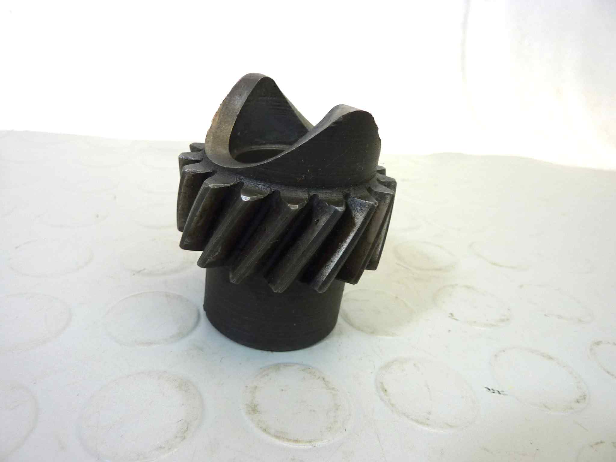 Ingranaggio rinvio albero intermedio Guzzi MG Moto Guzzi 1000 Cali. 3 1.Serie (948 ccm, 1987 - 1987)
MG Moto Guzzi 1000 Cali. 3 2.Serie (948 ccm, 1988)
MG Moto Guzzi 1000 Cali. 3 2.Serie (948 ccm, 1989)
MG Moto Guzzi 1000 Cali. 3 2.Serie (948 ccm, 1990)
MG Moto Guzzi 1000 Cali. 3 C (948 ccm, 1990 - 1990)
MG Moto Guzzi 1000 Cali. 3 Caren. Inj. (948 ccm, 1990)
MG Moto Guzzi 1000 Cali. 3 Caren. Inj. (948 ccm, 1991)
MG Moto Guzzi 1000 Cali. 3 Caren. Inj. (948 ccm, 1992)
MG Moto Guzzi 1000 Cali. 3 I.E. (948 ccm, 1990)
MG Moto Guzzi 1000 Cali. 3 I.E. (948 ccm, 1991)
MG Moto Guzzi 1000 Cali. 3 I.E. (948 ccm, 1992)
MG Moto Guzzi 1000 G 5 (948 ccm, 1978)
MG Moto Guzzi 1000 G 5 (948 ccm, 1979)
MG Moto Guzzi 1000 G 5 (948 ccm, 1980)
MG Moto Guzzi 1000 G 5 (948 ccm, 1981)
MG Moto Guzzi 1000 G 5 (948 ccm, 1982)
MG Moto Guzzi 1000 G 5 (948 ccm, 1983)
MG Moto Guzzi 1000 G 5 (948 ccm, 1984)
MG Moto Guzzi 1000 G 5 (948 ccm, 1985)
MG Moto Guzzi 1000 LM (1000 ccm, 1990)
MG Moto Guzzi 1000 LM (1000 ccm, 1991)
MG Moto Guzzi 1000 LM (1000 ccm, 1992)
MG Moto Guzzi 1000 LM (1000 ccm, 1993)
MG Moto Guzzi 1000 LM (1000 ccm, 1994)
MG Moto Guzzi 1000 LM 4 (948 ccm, 1985)
MG Moto Guzzi 1000 LM 4 (948 ccm, 1986)
MG Moto Guzzi 1000 LM 4 (948 ccm, 1987)
MG Moto Guzzi 1000 LM 5 (948 ccm, 1988)
MG Moto Guzzi 1000 LM 5 (948 ccm, 1989)
MG Moto Guzzi 1000 LM 5 (948 ccm, 1990)
MG Moto Guzzi 1000 LM 5 (948 ccm, 1991)
MG Moto Guzzi 1000 LM 5 (948 ccm, 1992)
MG Moto Guzzi 1000 Mille GT 1.Serie (948 ccm, 1987)
MG Moto Guzzi 1000 Mille GT 1.Serie (948 ccm, 1988)
MG Moto Guzzi 1000 Mille GT 1.Serie (948 ccm, 1989)
MG Moto Guzzi 1000 Mille GT 1.Serie (948 ccm, 1990)
MG Moto Guzzi 1000 Mille GT 2.Serie (948 ccm, 1991)
MG Moto Guzzi 1000 Mille GT 2.Serie (948 ccm, 1992)
MG Moto Guzzi 1000 Mille GT 2.Serie (948 ccm, 1993)
MG Moto Guzzi 1000 Mille GT 2.Serie (948 ccm, 1994)
MG Moto Guzzi 1000 Quota (948 ccm, 1992)
MG Moto Guzzi 1000 Quota (948 ccm, 1993)
MG Moto Guzzi 1000 Quota (948 ccm, 1994)
MG Moto Guzzi 1000 Quota (948 ccm, 1995)
MG Moto Guzzi 1000 Quota (948 ccm, 1996)
MG Moto Guzzi 1000 Quota (948 ccm, 1997)
MG Moto Guzzi 1000 S 1.Serie (948 ccm, 1990)
MG Moto Guzzi 1000 S 1.Serie (948 ccm, 1991)
MG Moto Guzzi 1000 S 1.Serie (948 ccm, 1992)
MG Moto Guzzi 1000 S 2.Serie (948 ccm, 1993 - 1993)
MG Moto Guzzi 1000 SP 1 (948 ccm, 1978)
MG Moto Guzzi 1000 SP 1 (948 ccm, 1979)
MG Moto Guzzi 1000 SP 1 (948 ccm, 1980)
MG Moto Guzzi 1000 SP 1 (948 ccm, 1981)
MG Moto Guzzi 1000 SP 1 (948 ccm, 1982)
MG Moto Guzzi 1000 SP 1 (948 ccm, 1983)
MG Moto Guzzi 1000 SP 2 (948 ccm, 1984)
MG Moto Guzzi 1000 SP 2 (948 ccm, 1985)
MG Moto Guzzi 1000 SP 2 (948 ccm, 1986)
MG Moto Guzzi 1000 SP 2 (948 ccm, 1987)
MG Moto Guzzi 1000 SP 3 (948 ccm, 1988)
MG Moto Guzzi 1000 SP 3 (948 ccm, 1989)
MG Moto Guzzi 1000 SP 3 (948 ccm, 1990)
MG Moto Guzzi 1000 SP 3 (948 ccm, 1991)
MG Moto Guzzi 1000 SP 3 (948 ccm, 1992)
MG Moto Guzzi 1000 SP 3 (948 ccm, 1993)
MG Moto Guzzi 1000 SP 3 (948 ccm, 1994)
MG Moto Guzzi 1000 SP 3 (948 ccm, 1995)
MG Moto Guzzi 1000 SP 3 (948 ccm, 1996)
MG Moto Guzzi 1000 Strada (948 ccm, 1994)
MG Moto Guzzi 1000 Strada (948 ccm, 1995)
MG Moto Guzzi 1100 Cali. i (1100 ccm, 1993)
MG Moto Guzzi 1100 Cali. i (1100 ccm, 1994)
MG Moto Guzzi 1100 Cali. i (1100 ccm, 1995)
MG Moto Guzzi 1100 Cali. i (1100 ccm, 1996)
MG Moto Guzzi 1100 Cali. i (1100 ccm, 1997)
MG Moto Guzzi 1100 Cali. i (1100 ccm, 1998)
MG Moto Guzzi 1100 Cali. Vergaser (1064 ccm, 1994)
MG Moto Guzzi 1100 Cali. Vergaser (1064 ccm, 1995)
MG Moto Guzzi 1100 Cali. Vergaser (1064 ccm, 1996)
MG Moto Guzzi 1100 Cali. Vergaser (1064 ccm, 1997)
MG Moto Guzzi 750 S 3 (748 ccm, 1975)
MG Moto Guzzi 750 S 3 (748 ccm, 1976)
MG Moto Guzzi 750 S (748 ccm, 1974)
MG Moto Guzzi 750 S (748 ccm, 1975)
MG Moto Guzzi 750 V7 Sport (748 ccm, 1972)
MG Moto Guzzi 750 V7 Sport (748 ccm, 1973)
MG Moto Guzzi 750 V7 Sport (748 ccm, 1974)
MG Moto Guzzi 850 Le Mans I (844 ccm, 1976)
MG Moto Guzzi 850 Le Mans I (844 ccm, 1977)
MG Moto Guzzi 850 Le Mans I (844 ccm, 1978)
MG Moto Guzzi 850 Le Mans II (844 ccm, 1979)
MG Moto Guzzi 850 Le Mans II (844 ccm, 1980)
MG Moto Guzzi 850 Le Mans III (844 ccm, 1981)
MG Moto Guzzi 850 Le Mans III (844 ccm, 1982)
MG Moto Guzzi 850 Le Mans III (844 ccm, 1983)
MG Moto Guzzi 850 Le Mans III (844 ccm, 1984)
MG Moto Guzzi 850 Le Mans III (844 ccm, 1985)
MG Moto Guzzi 850 T3 (844 ccm, 1975)
MG Moto Guzzi 850 T3 (844 ccm, 1976)
MG Moto Guzzi 850 T3 (844 ccm, 1977)
MG Moto Guzzi 850 T3 (844 ccm, 1978)
MG Moto Guzzi 850 T3 (844 ccm, 1979)
MG Moto Guzzi 850 T3 (844 ccm, 1980)
MG Moto Guzzi 850 T3 (844 ccm, 1981)
MG Moto Guzzi 850 T3 (844 ccm, 1982)
MG Moto Guzzi 850 T3 CALIFORNIA (844 ccm, 1975)
MG Moto Guzzi 850 T3 CALIFORNIA (844 ccm, 1976)
MG Moto Guzzi 850 T3 CALIFORNIA (844 ccm, 1977)
MG Moto Guzzi 850 T3 CALIFORNIA (844 ccm, 1978)
MG Moto Guzzi 850 T3 CALIFORNIA (844 ccm, 1979)
MG Moto Guzzi 850 T3 CALIFORNIA (844 ccm, 1980)
MG Moto Guzzi 850 T3 CALIFORNIA (844 ccm, 1981)
MG Moto Guzzi 850 T3 CALIFORNIA (844 ccm, 1982)
MG Moto Guzzi 850 T3 CALIFORNIA (844 ccm, 1983)
MG Moto Guzzi 850 T3 Carabinieri (850 ccm, 1986)
MG Moto Guzzi 850 T3 Carabinieri (850 ccm, 1987)
MG Moto Guzzi 850 T3 Germania (850 ccm, 1975)
MG Moto Guzzi 850 T3 Germania (850 ccm, 1976)
MG Moto Guzzi 850 T3 Germania (850 ccm, 1977)
MG Moto Guzzi 850 T3 Germania (850 ccm, 1978)
MG Moto Guzzi 850 T3 Germania (850 ccm, 1979)
MG Moto Guzzi 850 T3 Polizia (850 ccm, 1983 - 1983)
MG Moto Guzzi 850 T4 (844 ccm, 1980)
MG Moto Guzzi 850 T4 (844 ccm, 1981)
MG Moto Guzzi 850 T4 (844 ccm, 1982)
MG Moto Guzzi 850 T 5 1. Serie (844 ccm, 1983)
MG Moto Guzzi 850 T 5 1. Serie (844 ccm, 1984)
MG Moto Guzzi 850 T 5 Polizia (844 ccm, 1983)
MG Moto Guzzi 850 T 5 Polizia (844 ccm, 1984)
MG Moto Guzzi 850 T 5 Polizia (844 ccm, 1985)
MG Moto Guzzi 850 T 5 Polizia (844 ccm, 1986)
MG Moto Guzzi 850 T 5 Polizia (844 ccm, 1987)
MG Moto Guzzi 850 T 5 Polizia (844 ccm, 1988)
MG Moto Guzzi 850 T 5 Polizia (844 ccm, 1989)
MG Moto Guzzi 850 T 5 Rundsch. (844 ccm, 1985)
MG Moto Guzzi 850 T 5 Rundsch. (844 ccm, 1986)
MG Moto Guzzi 850 T 5 Rundsch. (844 ccm, 1987)
MG Moto Guzzi 850 T 5 Rundsch. (844 ccm, 1988)
MG Moto Guzzi 850 T (844 ccm, 1973)
MG Moto Guzzi 850 T (844 ccm, 1974)
MG Moto Guzzi 850 T (844 ccm, 1975)
MG Moto Guzzi 850 V7 GT (844 ccm, 1972)
MG Moto Guzzi 850 V7 GT (844 ccm, 1973)
MG Moto Guzzi 850 V7 GT (844 ccm, 1974) 850 V7 GT Ambassador (844 ccm, 1973)
MG Moto Guzzi 850 V7 GT Ambassador (844 ccm, 1974)
MG Moto Guzzi 850 V7 GT California (844 ccm, 1972)
MG Moto Guzzi 850 V7 GT California (844 ccm, 1973)
MG Moto Guzzi 850 V7 GT California (844 ccm, 1974)
MG Moto Guzzi 850 V7 GT Eldorado (844 ccm, 1972)
MG Moto Guzzi 850 V7 GT Eldorado (844 ccm, 1973)
MG Moto Guzzi 850 V7 GT Eldorado (844 ccm, 1974)
MG Moto Guzzi CALIFORNIA II (948 ccm, 1982)
MG Moto Guzzi CALIFORNIA II (948 ccm, 1983)
MG Moto Guzzi CALIFORNIA II (948 ccm, 1984)
MG Moto Guzzi CALIFORNIA II (948 ccm, 1985)
MG Moto Guzzi CALIFORNIA II (948 ccm, 1986)
MG Moto Guzzi CALIFORNIA II (948 ccm, 1987) cod 14211110 - immagine 3