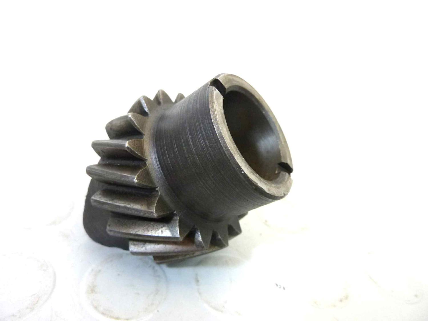 Ingranaggio rinvio albero intermedio Guzzi MG Moto Guzzi 1000 Cali. 3 1.Serie (948 ccm, 1987 - 1987)
MG Moto Guzzi 1000 Cali. 3 2.Serie (948 ccm, 1988)
MG Moto Guzzi 1000 Cali. 3 2.Serie (948 ccm, 1989)
MG Moto Guzzi 1000 Cali. 3 2.Serie (948 ccm, 1990)
MG Moto Guzzi 1000 Cali. 3 C (948 ccm, 1990 - 1990)
MG Moto Guzzi 1000 Cali. 3 Caren. Inj. (948 ccm, 1990)
MG Moto Guzzi 1000 Cali. 3 Caren. Inj. (948 ccm, 1991)
MG Moto Guzzi 1000 Cali. 3 Caren. Inj. (948 ccm, 1992)
MG Moto Guzzi 1000 Cali. 3 I.E. (948 ccm, 1990)
MG Moto Guzzi 1000 Cali. 3 I.E. (948 ccm, 1991)
MG Moto Guzzi 1000 Cali. 3 I.E. (948 ccm, 1992)
MG Moto Guzzi 1000 G 5 (948 ccm, 1978)
MG Moto Guzzi 1000 G 5 (948 ccm, 1979)
MG Moto Guzzi 1000 G 5 (948 ccm, 1980)
MG Moto Guzzi 1000 G 5 (948 ccm, 1981)
MG Moto Guzzi 1000 G 5 (948 ccm, 1982)
MG Moto Guzzi 1000 G 5 (948 ccm, 1983)
MG Moto Guzzi 1000 G 5 (948 ccm, 1984)
MG Moto Guzzi 1000 G 5 (948 ccm, 1985)
MG Moto Guzzi 1000 LM (1000 ccm, 1990)
MG Moto Guzzi 1000 LM (1000 ccm, 1991)
MG Moto Guzzi 1000 LM (1000 ccm, 1992)
MG Moto Guzzi 1000 LM (1000 ccm, 1993)
MG Moto Guzzi 1000 LM (1000 ccm, 1994)
MG Moto Guzzi 1000 LM 4 (948 ccm, 1985)
MG Moto Guzzi 1000 LM 4 (948 ccm, 1986)
MG Moto Guzzi 1000 LM 4 (948 ccm, 1987)
MG Moto Guzzi 1000 LM 5 (948 ccm, 1988)
MG Moto Guzzi 1000 LM 5 (948 ccm, 1989)
MG Moto Guzzi 1000 LM 5 (948 ccm, 1990)
MG Moto Guzzi 1000 LM 5 (948 ccm, 1991)
MG Moto Guzzi 1000 LM 5 (948 ccm, 1992)
MG Moto Guzzi 1000 Mille GT 1.Serie (948 ccm, 1987)
MG Moto Guzzi 1000 Mille GT 1.Serie (948 ccm, 1988)
MG Moto Guzzi 1000 Mille GT 1.Serie (948 ccm, 1989)
MG Moto Guzzi 1000 Mille GT 1.Serie (948 ccm, 1990)
MG Moto Guzzi 1000 Mille GT 2.Serie (948 ccm, 1991)
MG Moto Guzzi 1000 Mille GT 2.Serie (948 ccm, 1992)
MG Moto Guzzi 1000 Mille GT 2.Serie (948 ccm, 1993)
MG Moto Guzzi 1000 Mille GT 2.Serie (948 ccm, 1994)
MG Moto Guzzi 1000 Quota (948 ccm, 1992)
MG Moto Guzzi 1000 Quota (948 ccm, 1993)
MG Moto Guzzi 1000 Quota (948 ccm, 1994)
MG Moto Guzzi 1000 Quota (948 ccm, 1995)
MG Moto Guzzi 1000 Quota (948 ccm, 1996)
MG Moto Guzzi 1000 Quota (948 ccm, 1997)
MG Moto Guzzi 1000 S 1.Serie (948 ccm, 1990)
MG Moto Guzzi 1000 S 1.Serie (948 ccm, 1991)
MG Moto Guzzi 1000 S 1.Serie (948 ccm, 1992)
MG Moto Guzzi 1000 S 2.Serie (948 ccm, 1993 - 1993)
MG Moto Guzzi 1000 SP 1 (948 ccm, 1978)
MG Moto Guzzi 1000 SP 1 (948 ccm, 1979)
MG Moto Guzzi 1000 SP 1 (948 ccm, 1980)
MG Moto Guzzi 1000 SP 1 (948 ccm, 1981)
MG Moto Guzzi 1000 SP 1 (948 ccm, 1982)
MG Moto Guzzi 1000 SP 1 (948 ccm, 1983)
MG Moto Guzzi 1000 SP 2 (948 ccm, 1984)
MG Moto Guzzi 1000 SP 2 (948 ccm, 1985)
MG Moto Guzzi 1000 SP 2 (948 ccm, 1986)
MG Moto Guzzi 1000 SP 2 (948 ccm, 1987)
MG Moto Guzzi 1000 SP 3 (948 ccm, 1988)
MG Moto Guzzi 1000 SP 3 (948 ccm, 1989)
MG Moto Guzzi 1000 SP 3 (948 ccm, 1990)
MG Moto Guzzi 1000 SP 3 (948 ccm, 1991)
MG Moto Guzzi 1000 SP 3 (948 ccm, 1992)
MG Moto Guzzi 1000 SP 3 (948 ccm, 1993)
MG Moto Guzzi 1000 SP 3 (948 ccm, 1994)
MG Moto Guzzi 1000 SP 3 (948 ccm, 1995)
MG Moto Guzzi 1000 SP 3 (948 ccm, 1996)
MG Moto Guzzi 1000 Strada (948 ccm, 1994)
MG Moto Guzzi 1000 Strada (948 ccm, 1995)
MG Moto Guzzi 1100 Cali. i (1100 ccm, 1993)
MG Moto Guzzi 1100 Cali. i (1100 ccm, 1994)
MG Moto Guzzi 1100 Cali. i (1100 ccm, 1995)
MG Moto Guzzi 1100 Cali. i (1100 ccm, 1996)
MG Moto Guzzi 1100 Cali. i (1100 ccm, 1997)
MG Moto Guzzi 1100 Cali. i (1100 ccm, 1998)
MG Moto Guzzi 1100 Cali. Vergaser (1064 ccm, 1994)
MG Moto Guzzi 1100 Cali. Vergaser (1064 ccm, 1995)
MG Moto Guzzi 1100 Cali. Vergaser (1064 ccm, 1996)
MG Moto Guzzi 1100 Cali. Vergaser (1064 ccm, 1997)
MG Moto Guzzi 750 S 3 (748 ccm, 1975)
MG Moto Guzzi 750 S 3 (748 ccm, 1976)
MG Moto Guzzi 750 S (748 ccm, 1974)
MG Moto Guzzi 750 S (748 ccm, 1975)
MG Moto Guzzi 750 V7 Sport (748 ccm, 1972)
MG Moto Guzzi 750 V7 Sport (748 ccm, 1973)
MG Moto Guzzi 750 V7 Sport (748 ccm, 1974)
MG Moto Guzzi 850 Le Mans I (844 ccm, 1976)
MG Moto Guzzi 850 Le Mans I (844 ccm, 1977)
MG Moto Guzzi 850 Le Mans I (844 ccm, 1978)
MG Moto Guzzi 850 Le Mans II (844 ccm, 1979)
MG Moto Guzzi 850 Le Mans II (844 ccm, 1980)
MG Moto Guzzi 850 Le Mans III (844 ccm, 1981)
MG Moto Guzzi 850 Le Mans III (844 ccm, 1982)
MG Moto Guzzi 850 Le Mans III (844 ccm, 1983)
MG Moto Guzzi 850 Le Mans III (844 ccm, 1984)
MG Moto Guzzi 850 Le Mans III (844 ccm, 1985)
MG Moto Guzzi 850 T3 (844 ccm, 1975)
MG Moto Guzzi 850 T3 (844 ccm, 1976)
MG Moto Guzzi 850 T3 (844 ccm, 1977)
MG Moto Guzzi 850 T3 (844 ccm, 1978)
MG Moto Guzzi 850 T3 (844 ccm, 1979)
MG Moto Guzzi 850 T3 (844 ccm, 1980)
MG Moto Guzzi 850 T3 (844 ccm, 1981)
MG Moto Guzzi 850 T3 (844 ccm, 1982)
MG Moto Guzzi 850 T3 CALIFORNIA (844 ccm, 1975)
MG Moto Guzzi 850 T3 CALIFORNIA (844 ccm, 1976)
MG Moto Guzzi 850 T3 CALIFORNIA (844 ccm, 1977)
MG Moto Guzzi 850 T3 CALIFORNIA (844 ccm, 1978)
MG Moto Guzzi 850 T3 CALIFORNIA (844 ccm, 1979)
MG Moto Guzzi 850 T3 CALIFORNIA (844 ccm, 1980)
MG Moto Guzzi 850 T3 CALIFORNIA (844 ccm, 1981)
MG Moto Guzzi 850 T3 CALIFORNIA (844 ccm, 1982)
MG Moto Guzzi 850 T3 CALIFORNIA (844 ccm, 1983)
MG Moto Guzzi 850 T3 Carabinieri (850 ccm, 1986)
MG Moto Guzzi 850 T3 Carabinieri (850 ccm, 1987)
MG Moto Guzzi 850 T3 Germania (850 ccm, 1975)
MG Moto Guzzi 850 T3 Germania (850 ccm, 1976)
MG Moto Guzzi 850 T3 Germania (850 ccm, 1977)
MG Moto Guzzi 850 T3 Germania (850 ccm, 1978)
MG Moto Guzzi 850 T3 Germania (850 ccm, 1979)
MG Moto Guzzi 850 T3 Polizia (850 ccm, 1983 - 1983)
MG Moto Guzzi 850 T4 (844 ccm, 1980)
MG Moto Guzzi 850 T4 (844 ccm, 1981)
MG Moto Guzzi 850 T4 (844 ccm, 1982)
MG Moto Guzzi 850 T 5 1. Serie (844 ccm, 1983)
MG Moto Guzzi 850 T 5 1. Serie (844 ccm, 1984)
MG Moto Guzzi 850 T 5 Polizia (844 ccm, 1983)
MG Moto Guzzi 850 T 5 Polizia (844 ccm, 1984)
MG Moto Guzzi 850 T 5 Polizia (844 ccm, 1985)
MG Moto Guzzi 850 T 5 Polizia (844 ccm, 1986)
MG Moto Guzzi 850 T 5 Polizia (844 ccm, 1987)
MG Moto Guzzi 850 T 5 Polizia (844 ccm, 1988)
MG Moto Guzzi 850 T 5 Polizia (844 ccm, 1989)
MG Moto Guzzi 850 T 5 Rundsch. (844 ccm, 1985)
MG Moto Guzzi 850 T 5 Rundsch. (844 ccm, 1986)
MG Moto Guzzi 850 T 5 Rundsch. (844 ccm, 1987)
MG Moto Guzzi 850 T 5 Rundsch. (844 ccm, 1988)
MG Moto Guzzi 850 T (844 ccm, 1973)
MG Moto Guzzi 850 T (844 ccm, 1974)
MG Moto Guzzi 850 T (844 ccm, 1975)
MG Moto Guzzi 850 V7 GT (844 ccm, 1972)
MG Moto Guzzi 850 V7 GT (844 ccm, 1973)
MG Moto Guzzi 850 V7 GT (844 ccm, 1974) 850 V7 GT Ambassador (844 ccm, 1973)
MG Moto Guzzi 850 V7 GT Ambassador (844 ccm, 1974)
MG Moto Guzzi 850 V7 GT California (844 ccm, 1972)
MG Moto Guzzi 850 V7 GT California (844 ccm, 1973)
MG Moto Guzzi 850 V7 GT California (844 ccm, 1974)
MG Moto Guzzi 850 V7 GT Eldorado (844 ccm, 1972)
MG Moto Guzzi 850 V7 GT Eldorado (844 ccm, 1973)
MG Moto Guzzi 850 V7 GT Eldorado (844 ccm, 1974)
MG Moto Guzzi CALIFORNIA II (948 ccm, 1982)
MG Moto Guzzi CALIFORNIA II (948 ccm, 1983)
MG Moto Guzzi CALIFORNIA II (948 ccm, 1984)
MG Moto Guzzi CALIFORNIA II (948 ccm, 1985)
MG Moto Guzzi CALIFORNIA II (948 ccm, 1986)
MG Moto Guzzi CALIFORNIA II (948 ccm, 1987) cod 14211110 - immagine 6