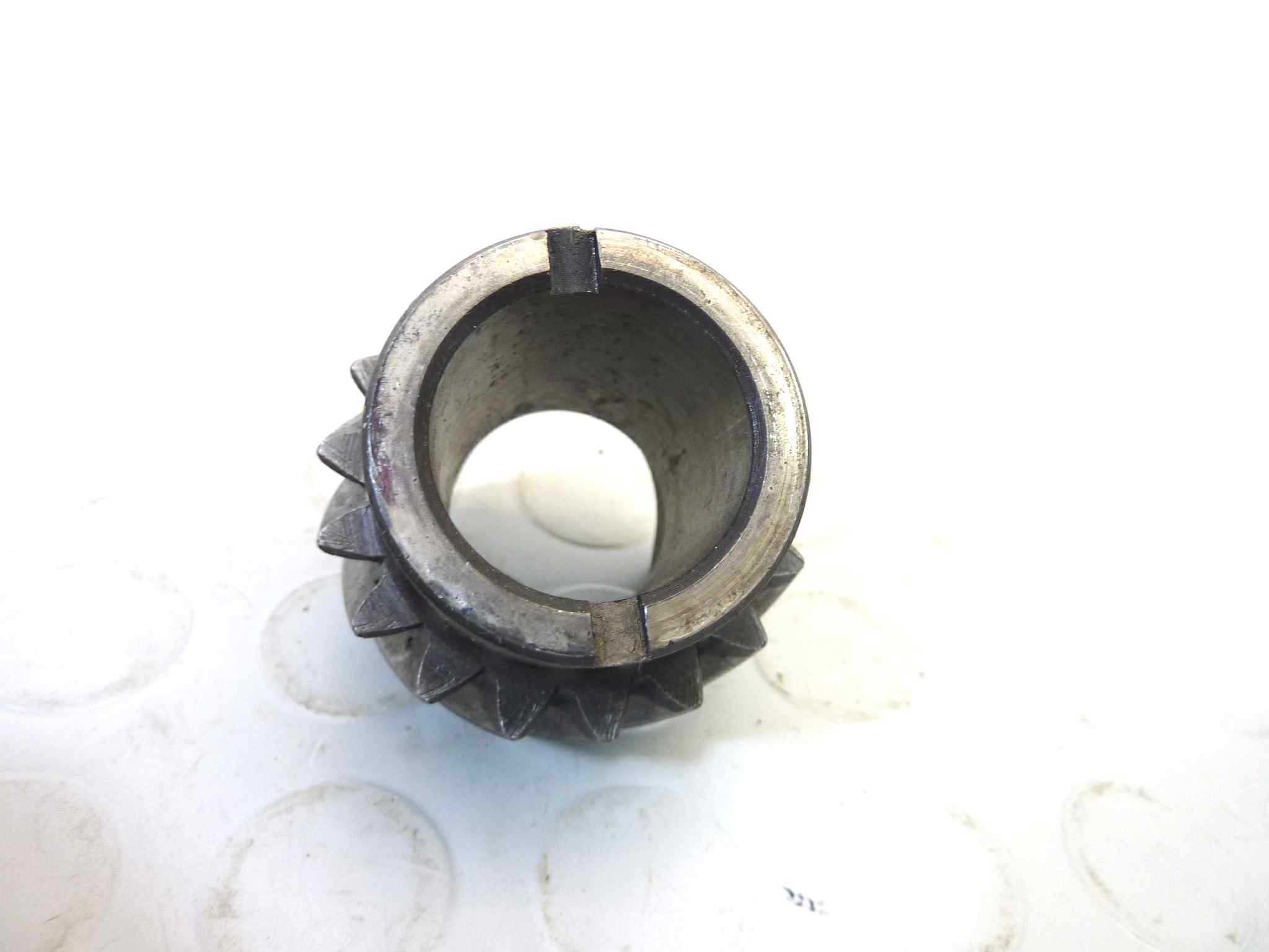 Ingranaggio rinvio albero intermedio Guzzi MG Moto Guzzi 1000 Cali. 3 1.Serie (948 ccm, 1987 - 1987)
MG Moto Guzzi 1000 Cali. 3 2.Serie (948 ccm, 1988)
MG Moto Guzzi 1000 Cali. 3 2.Serie (948 ccm, 1989)
MG Moto Guzzi 1000 Cali. 3 2.Serie (948 ccm, 1990)
MG Moto Guzzi 1000 Cali. 3 C (948 ccm, 1990 - 1990)
MG Moto Guzzi 1000 Cali. 3 Caren. Inj. (948 ccm, 1990)
MG Moto Guzzi 1000 Cali. 3 Caren. Inj. (948 ccm, 1991)
MG Moto Guzzi 1000 Cali. 3 Caren. Inj. (948 ccm, 1992)
MG Moto Guzzi 1000 Cali. 3 I.E. (948 ccm, 1990)
MG Moto Guzzi 1000 Cali. 3 I.E. (948 ccm, 1991)
MG Moto Guzzi 1000 Cali. 3 I.E. (948 ccm, 1992)
MG Moto Guzzi 1000 G 5 (948 ccm, 1978)
MG Moto Guzzi 1000 G 5 (948 ccm, 1979)
MG Moto Guzzi 1000 G 5 (948 ccm, 1980)
MG Moto Guzzi 1000 G 5 (948 ccm, 1981)
MG Moto Guzzi 1000 G 5 (948 ccm, 1982)
MG Moto Guzzi 1000 G 5 (948 ccm, 1983)
MG Moto Guzzi 1000 G 5 (948 ccm, 1984)
MG Moto Guzzi 1000 G 5 (948 ccm, 1985)
MG Moto Guzzi 1000 LM (1000 ccm, 1990)
MG Moto Guzzi 1000 LM (1000 ccm, 1991)
MG Moto Guzzi 1000 LM (1000 ccm, 1992)
MG Moto Guzzi 1000 LM (1000 ccm, 1993)
MG Moto Guzzi 1000 LM (1000 ccm, 1994)
MG Moto Guzzi 1000 LM 4 (948 ccm, 1985)
MG Moto Guzzi 1000 LM 4 (948 ccm, 1986)
MG Moto Guzzi 1000 LM 4 (948 ccm, 1987)
MG Moto Guzzi 1000 LM 5 (948 ccm, 1988)
MG Moto Guzzi 1000 LM 5 (948 ccm, 1989)
MG Moto Guzzi 1000 LM 5 (948 ccm, 1990)
MG Moto Guzzi 1000 LM 5 (948 ccm, 1991)
MG Moto Guzzi 1000 LM 5 (948 ccm, 1992)
MG Moto Guzzi 1000 Mille GT 1.Serie (948 ccm, 1987)
MG Moto Guzzi 1000 Mille GT 1.Serie (948 ccm, 1988)
MG Moto Guzzi 1000 Mille GT 1.Serie (948 ccm, 1989)
MG Moto Guzzi 1000 Mille GT 1.Serie (948 ccm, 1990)
MG Moto Guzzi 1000 Mille GT 2.Serie (948 ccm, 1991)
MG Moto Guzzi 1000 Mille GT 2.Serie (948 ccm, 1992)
MG Moto Guzzi 1000 Mille GT 2.Serie (948 ccm, 1993)
MG Moto Guzzi 1000 Mille GT 2.Serie (948 ccm, 1994)
MG Moto Guzzi 1000 Quota (948 ccm, 1992)
MG Moto Guzzi 1000 Quota (948 ccm, 1993)
MG Moto Guzzi 1000 Quota (948 ccm, 1994)
MG Moto Guzzi 1000 Quota (948 ccm, 1995)
MG Moto Guzzi 1000 Quota (948 ccm, 1996)
MG Moto Guzzi 1000 Quota (948 ccm, 1997)
MG Moto Guzzi 1000 S 1.Serie (948 ccm, 1990)
MG Moto Guzzi 1000 S 1.Serie (948 ccm, 1991)
MG Moto Guzzi 1000 S 1.Serie (948 ccm, 1992)
MG Moto Guzzi 1000 S 2.Serie (948 ccm, 1993 - 1993)
MG Moto Guzzi 1000 SP 1 (948 ccm, 1978)
MG Moto Guzzi 1000 SP 1 (948 ccm, 1979)
MG Moto Guzzi 1000 SP 1 (948 ccm, 1980)
MG Moto Guzzi 1000 SP 1 (948 ccm, 1981)
MG Moto Guzzi 1000 SP 1 (948 ccm, 1982)
MG Moto Guzzi 1000 SP 1 (948 ccm, 1983)
MG Moto Guzzi 1000 SP 2 (948 ccm, 1984)
MG Moto Guzzi 1000 SP 2 (948 ccm, 1985)
MG Moto Guzzi 1000 SP 2 (948 ccm, 1986)
MG Moto Guzzi 1000 SP 2 (948 ccm, 1987)
MG Moto Guzzi 1000 SP 3 (948 ccm, 1988)
MG Moto Guzzi 1000 SP 3 (948 ccm, 1989)
MG Moto Guzzi 1000 SP 3 (948 ccm, 1990)
MG Moto Guzzi 1000 SP 3 (948 ccm, 1991)
MG Moto Guzzi 1000 SP 3 (948 ccm, 1992)
MG Moto Guzzi 1000 SP 3 (948 ccm, 1993)
MG Moto Guzzi 1000 SP 3 (948 ccm, 1994)
MG Moto Guzzi 1000 SP 3 (948 ccm, 1995)
MG Moto Guzzi 1000 SP 3 (948 ccm, 1996)
MG Moto Guzzi 1000 Strada (948 ccm, 1994)
MG Moto Guzzi 1000 Strada (948 ccm, 1995)
MG Moto Guzzi 1100 Cali. i (1100 ccm, 1993)
MG Moto Guzzi 1100 Cali. i (1100 ccm, 1994)
MG Moto Guzzi 1100 Cali. i (1100 ccm, 1995)
MG Moto Guzzi 1100 Cali. i (1100 ccm, 1996)
MG Moto Guzzi 1100 Cali. i (1100 ccm, 1997)
MG Moto Guzzi 1100 Cali. i (1100 ccm, 1998)
MG Moto Guzzi 1100 Cali. Vergaser (1064 ccm, 1994)
MG Moto Guzzi 1100 Cali. Vergaser (1064 ccm, 1995)
MG Moto Guzzi 1100 Cali. Vergaser (1064 ccm, 1996)
MG Moto Guzzi 1100 Cali. Vergaser (1064 ccm, 1997)
MG Moto Guzzi 750 S 3 (748 ccm, 1975)
MG Moto Guzzi 750 S 3 (748 ccm, 1976)
MG Moto Guzzi 750 S (748 ccm, 1974)
MG Moto Guzzi 750 S (748 ccm, 1975)
MG Moto Guzzi 750 V7 Sport (748 ccm, 1972)
MG Moto Guzzi 750 V7 Sport (748 ccm, 1973)
MG Moto Guzzi 750 V7 Sport (748 ccm, 1974)
MG Moto Guzzi 850 Le Mans I (844 ccm, 1976)
MG Moto Guzzi 850 Le Mans I (844 ccm, 1977)
MG Moto Guzzi 850 Le Mans I (844 ccm, 1978)
MG Moto Guzzi 850 Le Mans II (844 ccm, 1979)
MG Moto Guzzi 850 Le Mans II (844 ccm, 1980)
MG Moto Guzzi 850 Le Mans III (844 ccm, 1981)
MG Moto Guzzi 850 Le Mans III (844 ccm, 1982)
MG Moto Guzzi 850 Le Mans III (844 ccm, 1983)
MG Moto Guzzi 850 Le Mans III (844 ccm, 1984)
MG Moto Guzzi 850 Le Mans III (844 ccm, 1985)
MG Moto Guzzi 850 T3 (844 ccm, 1975)
MG Moto Guzzi 850 T3 (844 ccm, 1976)
MG Moto Guzzi 850 T3 (844 ccm, 1977)
MG Moto Guzzi 850 T3 (844 ccm, 1978)
MG Moto Guzzi 850 T3 (844 ccm, 1979)
MG Moto Guzzi 850 T3 (844 ccm, 1980)
MG Moto Guzzi 850 T3 (844 ccm, 1981)
MG Moto Guzzi 850 T3 (844 ccm, 1982)
MG Moto Guzzi 850 T3 CALIFORNIA (844 ccm, 1975)
MG Moto Guzzi 850 T3 CALIFORNIA (844 ccm, 1976)
MG Moto Guzzi 850 T3 CALIFORNIA (844 ccm, 1977)
MG Moto Guzzi 850 T3 CALIFORNIA (844 ccm, 1978)
MG Moto Guzzi 850 T3 CALIFORNIA (844 ccm, 1979)
MG Moto Guzzi 850 T3 CALIFORNIA (844 ccm, 1980)
MG Moto Guzzi 850 T3 CALIFORNIA (844 ccm, 1981)
MG Moto Guzzi 850 T3 CALIFORNIA (844 ccm, 1982)
MG Moto Guzzi 850 T3 CALIFORNIA (844 ccm, 1983)
MG Moto Guzzi 850 T3 Carabinieri (850 ccm, 1986)
MG Moto Guzzi 850 T3 Carabinieri (850 ccm, 1987)
MG Moto Guzzi 850 T3 Germania (850 ccm, 1975)
MG Moto Guzzi 850 T3 Germania (850 ccm, 1976)
MG Moto Guzzi 850 T3 Germania (850 ccm, 1977)
MG Moto Guzzi 850 T3 Germania (850 ccm, 1978)
MG Moto Guzzi 850 T3 Germania (850 ccm, 1979)
MG Moto Guzzi 850 T3 Polizia (850 ccm, 1983 - 1983)
MG Moto Guzzi 850 T4 (844 ccm, 1980)
MG Moto Guzzi 850 T4 (844 ccm, 1981)
MG Moto Guzzi 850 T4 (844 ccm, 1982)
MG Moto Guzzi 850 T 5 1. Serie (844 ccm, 1983)
MG Moto Guzzi 850 T 5 1. Serie (844 ccm, 1984)
MG Moto Guzzi 850 T 5 Polizia (844 ccm, 1983)
MG Moto Guzzi 850 T 5 Polizia (844 ccm, 1984)
MG Moto Guzzi 850 T 5 Polizia (844 ccm, 1985)
MG Moto Guzzi 850 T 5 Polizia (844 ccm, 1986)
MG Moto Guzzi 850 T 5 Polizia (844 ccm, 1987)
MG Moto Guzzi 850 T 5 Polizia (844 ccm, 1988)
MG Moto Guzzi 850 T 5 Polizia (844 ccm, 1989)
MG Moto Guzzi 850 T 5 Rundsch. (844 ccm, 1985)
MG Moto Guzzi 850 T 5 Rundsch. (844 ccm, 1986)
MG Moto Guzzi 850 T 5 Rundsch. (844 ccm, 1987)
MG Moto Guzzi 850 T 5 Rundsch. (844 ccm, 1988)
MG Moto Guzzi 850 T (844 ccm, 1973)
MG Moto Guzzi 850 T (844 ccm, 1974)
MG Moto Guzzi 850 T (844 ccm, 1975)
MG Moto Guzzi 850 V7 GT (844 ccm, 1972)
MG Moto Guzzi 850 V7 GT (844 ccm, 1973)
MG Moto Guzzi 850 V7 GT (844 ccm, 1974) 850 V7 GT Ambassador (844 ccm, 1973)
MG Moto Guzzi 850 V7 GT Ambassador (844 ccm, 1974)
MG Moto Guzzi 850 V7 GT California (844 ccm, 1972)
MG Moto Guzzi 850 V7 GT California (844 ccm, 1973)
MG Moto Guzzi 850 V7 GT California (844 ccm, 1974)
MG Moto Guzzi 850 V7 GT Eldorado (844 ccm, 1972)
MG Moto Guzzi 850 V7 GT Eldorado (844 ccm, 1973)
MG Moto Guzzi 850 V7 GT Eldorado (844 ccm, 1974)
MG Moto Guzzi CALIFORNIA II (948 ccm, 1982)
MG Moto Guzzi CALIFORNIA II (948 ccm, 1983)
MG Moto Guzzi CALIFORNIA II (948 ccm, 1984)
MG Moto Guzzi CALIFORNIA II (948 ccm, 1985)
MG Moto Guzzi CALIFORNIA II (948 ccm, 1986)
MG Moto Guzzi CALIFORNIA II (948 ccm, 1987) cod 14211110 - immagine 7