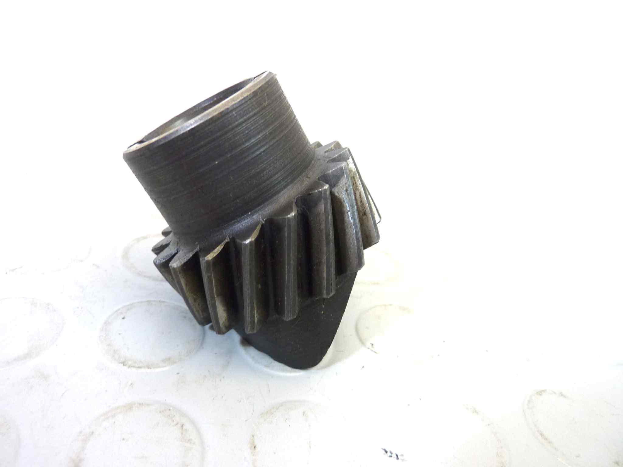 Ingranaggio rinvio albero intermedio Guzzi MG Moto Guzzi 1000 Cali. 3 1.Serie (948 ccm, 1987 - 1987)
MG Moto Guzzi 1000 Cali. 3 2.Serie (948 ccm, 1988)
MG Moto Guzzi 1000 Cali. 3 2.Serie (948 ccm, 1989)
MG Moto Guzzi 1000 Cali. 3 2.Serie (948 ccm, 1990)
MG Moto Guzzi 1000 Cali. 3 C (948 ccm, 1990 - 1990)
MG Moto Guzzi 1000 Cali. 3 Caren. Inj. (948 ccm, 1990)
MG Moto Guzzi 1000 Cali. 3 Caren. Inj. (948 ccm, 1991)
MG Moto Guzzi 1000 Cali. 3 Caren. Inj. (948 ccm, 1992)
MG Moto Guzzi 1000 Cali. 3 I.E. (948 ccm, 1990)
MG Moto Guzzi 1000 Cali. 3 I.E. (948 ccm, 1991)
MG Moto Guzzi 1000 Cali. 3 I.E. (948 ccm, 1992)
MG Moto Guzzi 1000 G 5 (948 ccm, 1978)
MG Moto Guzzi 1000 G 5 (948 ccm, 1979)
MG Moto Guzzi 1000 G 5 (948 ccm, 1980)
MG Moto Guzzi 1000 G 5 (948 ccm, 1981)
MG Moto Guzzi 1000 G 5 (948 ccm, 1982)
MG Moto Guzzi 1000 G 5 (948 ccm, 1983)
MG Moto Guzzi 1000 G 5 (948 ccm, 1984)
MG Moto Guzzi 1000 G 5 (948 ccm, 1985)
MG Moto Guzzi 1000 LM (1000 ccm, 1990)
MG Moto Guzzi 1000 LM (1000 ccm, 1991)
MG Moto Guzzi 1000 LM (1000 ccm, 1992)
MG Moto Guzzi 1000 LM (1000 ccm, 1993)
MG Moto Guzzi 1000 LM (1000 ccm, 1994)
MG Moto Guzzi 1000 LM 4 (948 ccm, 1985)
MG Moto Guzzi 1000 LM 4 (948 ccm, 1986)
MG Moto Guzzi 1000 LM 4 (948 ccm, 1987)
MG Moto Guzzi 1000 LM 5 (948 ccm, 1988)
MG Moto Guzzi 1000 LM 5 (948 ccm, 1989)
MG Moto Guzzi 1000 LM 5 (948 ccm, 1990)
MG Moto Guzzi 1000 LM 5 (948 ccm, 1991)
MG Moto Guzzi 1000 LM 5 (948 ccm, 1992)
MG Moto Guzzi 1000 Mille GT 1.Serie (948 ccm, 1987)
MG Moto Guzzi 1000 Mille GT 1.Serie (948 ccm, 1988)
MG Moto Guzzi 1000 Mille GT 1.Serie (948 ccm, 1989)
MG Moto Guzzi 1000 Mille GT 1.Serie (948 ccm, 1990)
MG Moto Guzzi 1000 Mille GT 2.Serie (948 ccm, 1991)
MG Moto Guzzi 1000 Mille GT 2.Serie (948 ccm, 1992)
MG Moto Guzzi 1000 Mille GT 2.Serie (948 ccm, 1993)
MG Moto Guzzi 1000 Mille GT 2.Serie (948 ccm, 1994)
MG Moto Guzzi 1000 Quota (948 ccm, 1992)
MG Moto Guzzi 1000 Quota (948 ccm, 1993)
MG Moto Guzzi 1000 Quota (948 ccm, 1994)
MG Moto Guzzi 1000 Quota (948 ccm, 1995)
MG Moto Guzzi 1000 Quota (948 ccm, 1996)
MG Moto Guzzi 1000 Quota (948 ccm, 1997)
MG Moto Guzzi 1000 S 1.Serie (948 ccm, 1990)
MG Moto Guzzi 1000 S 1.Serie (948 ccm, 1991)
MG Moto Guzzi 1000 S 1.Serie (948 ccm, 1992)
MG Moto Guzzi 1000 S 2.Serie (948 ccm, 1993 - 1993)
MG Moto Guzzi 1000 SP 1 (948 ccm, 1978)
MG Moto Guzzi 1000 SP 1 (948 ccm, 1979)
MG Moto Guzzi 1000 SP 1 (948 ccm, 1980)
MG Moto Guzzi 1000 SP 1 (948 ccm, 1981)
MG Moto Guzzi 1000 SP 1 (948 ccm, 1982)
MG Moto Guzzi 1000 SP 1 (948 ccm, 1983)
MG Moto Guzzi 1000 SP 2 (948 ccm, 1984)
MG Moto Guzzi 1000 SP 2 (948 ccm, 1985)
MG Moto Guzzi 1000 SP 2 (948 ccm, 1986)
MG Moto Guzzi 1000 SP 2 (948 ccm, 1987)
MG Moto Guzzi 1000 SP 3 (948 ccm, 1988)
MG Moto Guzzi 1000 SP 3 (948 ccm, 1989)
MG Moto Guzzi 1000 SP 3 (948 ccm, 1990)
MG Moto Guzzi 1000 SP 3 (948 ccm, 1991)
MG Moto Guzzi 1000 SP 3 (948 ccm, 1992)
MG Moto Guzzi 1000 SP 3 (948 ccm, 1993)
MG Moto Guzzi 1000 SP 3 (948 ccm, 1994)
MG Moto Guzzi 1000 SP 3 (948 ccm, 1995)
MG Moto Guzzi 1000 SP 3 (948 ccm, 1996)
MG Moto Guzzi 1000 Strada (948 ccm, 1994)
MG Moto Guzzi 1000 Strada (948 ccm, 1995)
MG Moto Guzzi 1100 Cali. i (1100 ccm, 1993)
MG Moto Guzzi 1100 Cali. i (1100 ccm, 1994)
MG Moto Guzzi 1100 Cali. i (1100 ccm, 1995)
MG Moto Guzzi 1100 Cali. i (1100 ccm, 1996)
MG Moto Guzzi 1100 Cali. i (1100 ccm, 1997)
MG Moto Guzzi 1100 Cali. i (1100 ccm, 1998)
MG Moto Guzzi 1100 Cali. Vergaser (1064 ccm, 1994)
MG Moto Guzzi 1100 Cali. Vergaser (1064 ccm, 1995)
MG Moto Guzzi 1100 Cali. Vergaser (1064 ccm, 1996)
MG Moto Guzzi 1100 Cali. Vergaser (1064 ccm, 1997)
MG Moto Guzzi 750 S 3 (748 ccm, 1975)
MG Moto Guzzi 750 S 3 (748 ccm, 1976)
MG Moto Guzzi 750 S (748 ccm, 1974)
MG Moto Guzzi 750 S (748 ccm, 1975)
MG Moto Guzzi 750 V7 Sport (748 ccm, 1972)
MG Moto Guzzi 750 V7 Sport (748 ccm, 1973)
MG Moto Guzzi 750 V7 Sport (748 ccm, 1974)
MG Moto Guzzi 850 Le Mans I (844 ccm, 1976)
MG Moto Guzzi 850 Le Mans I (844 ccm, 1977)
MG Moto Guzzi 850 Le Mans I (844 ccm, 1978)
MG Moto Guzzi 850 Le Mans II (844 ccm, 1979)
MG Moto Guzzi 850 Le Mans II (844 ccm, 1980)
MG Moto Guzzi 850 Le Mans III (844 ccm, 1981)
MG Moto Guzzi 850 Le Mans III (844 ccm, 1982)
MG Moto Guzzi 850 Le Mans III (844 ccm, 1983)
MG Moto Guzzi 850 Le Mans III (844 ccm, 1984)
MG Moto Guzzi 850 Le Mans III (844 ccm, 1985)
MG Moto Guzzi 850 T3 (844 ccm, 1975)
MG Moto Guzzi 850 T3 (844 ccm, 1976)
MG Moto Guzzi 850 T3 (844 ccm, 1977)
MG Moto Guzzi 850 T3 (844 ccm, 1978)
MG Moto Guzzi 850 T3 (844 ccm, 1979)
MG Moto Guzzi 850 T3 (844 ccm, 1980)
MG Moto Guzzi 850 T3 (844 ccm, 1981)
MG Moto Guzzi 850 T3 (844 ccm, 1982)
MG Moto Guzzi 850 T3 CALIFORNIA (844 ccm, 1975)
MG Moto Guzzi 850 T3 CALIFORNIA (844 ccm, 1976)
MG Moto Guzzi 850 T3 CALIFORNIA (844 ccm, 1977)
MG Moto Guzzi 850 T3 CALIFORNIA (844 ccm, 1978)
MG Moto Guzzi 850 T3 CALIFORNIA (844 ccm, 1979)
MG Moto Guzzi 850 T3 CALIFORNIA (844 ccm, 1980)
MG Moto Guzzi 850 T3 CALIFORNIA (844 ccm, 1981)
MG Moto Guzzi 850 T3 CALIFORNIA (844 ccm, 1982)
MG Moto Guzzi 850 T3 CALIFORNIA (844 ccm, 1983)
MG Moto Guzzi 850 T3 Carabinieri (850 ccm, 1986)
MG Moto Guzzi 850 T3 Carabinieri (850 ccm, 1987)
MG Moto Guzzi 850 T3 Germania (850 ccm, 1975)
MG Moto Guzzi 850 T3 Germania (850 ccm, 1976)
MG Moto Guzzi 850 T3 Germania (850 ccm, 1977)
MG Moto Guzzi 850 T3 Germania (850 ccm, 1978)
MG Moto Guzzi 850 T3 Germania (850 ccm, 1979)
MG Moto Guzzi 850 T3 Polizia (850 ccm, 1983 - 1983)
MG Moto Guzzi 850 T4 (844 ccm, 1980)
MG Moto Guzzi 850 T4 (844 ccm, 1981)
MG Moto Guzzi 850 T4 (844 ccm, 1982)
MG Moto Guzzi 850 T 5 1. Serie (844 ccm, 1983)
MG Moto Guzzi 850 T 5 1. Serie (844 ccm, 1984)
MG Moto Guzzi 850 T 5 Polizia (844 ccm, 1983)
MG Moto Guzzi 850 T 5 Polizia (844 ccm, 1984)
MG Moto Guzzi 850 T 5 Polizia (844 ccm, 1985)
MG Moto Guzzi 850 T 5 Polizia (844 ccm, 1986)
MG Moto Guzzi 850 T 5 Polizia (844 ccm, 1987)
MG Moto Guzzi 850 T 5 Polizia (844 ccm, 1988)
MG Moto Guzzi 850 T 5 Polizia (844 ccm, 1989)
MG Moto Guzzi 850 T 5 Rundsch. (844 ccm, 1985)
MG Moto Guzzi 850 T 5 Rundsch. (844 ccm, 1986)
MG Moto Guzzi 850 T 5 Rundsch. (844 ccm, 1987)
MG Moto Guzzi 850 T 5 Rundsch. (844 ccm, 1988)
MG Moto Guzzi 850 T (844 ccm, 1973)
MG Moto Guzzi 850 T (844 ccm, 1974)
MG Moto Guzzi 850 T (844 ccm, 1975)
MG Moto Guzzi 850 V7 GT (844 ccm, 1972)
MG Moto Guzzi 850 V7 GT (844 ccm, 1973)
MG Moto Guzzi 850 V7 GT (844 ccm, 1974) 850 V7 GT Ambassador (844 ccm, 1973)
MG Moto Guzzi 850 V7 GT Ambassador (844 ccm, 1974)
MG Moto Guzzi 850 V7 GT California (844 ccm, 1972)
MG Moto Guzzi 850 V7 GT California (844 ccm, 1973)
MG Moto Guzzi 850 V7 GT California (844 ccm, 1974)
MG Moto Guzzi 850 V7 GT Eldorado (844 ccm, 1972)
MG Moto Guzzi 850 V7 GT Eldorado (844 ccm, 1973)
MG Moto Guzzi 850 V7 GT Eldorado (844 ccm, 1974)
MG Moto Guzzi CALIFORNIA II (948 ccm, 1982)
MG Moto Guzzi CALIFORNIA II (948 ccm, 1983)
MG Moto Guzzi CALIFORNIA II (948 ccm, 1984)
MG Moto Guzzi CALIFORNIA II (948 ccm, 1985)
MG Moto Guzzi CALIFORNIA II (948 ccm, 1986)
MG Moto Guzzi CALIFORNIA II (948 ccm, 1987) cod 14211110 - immagine 8