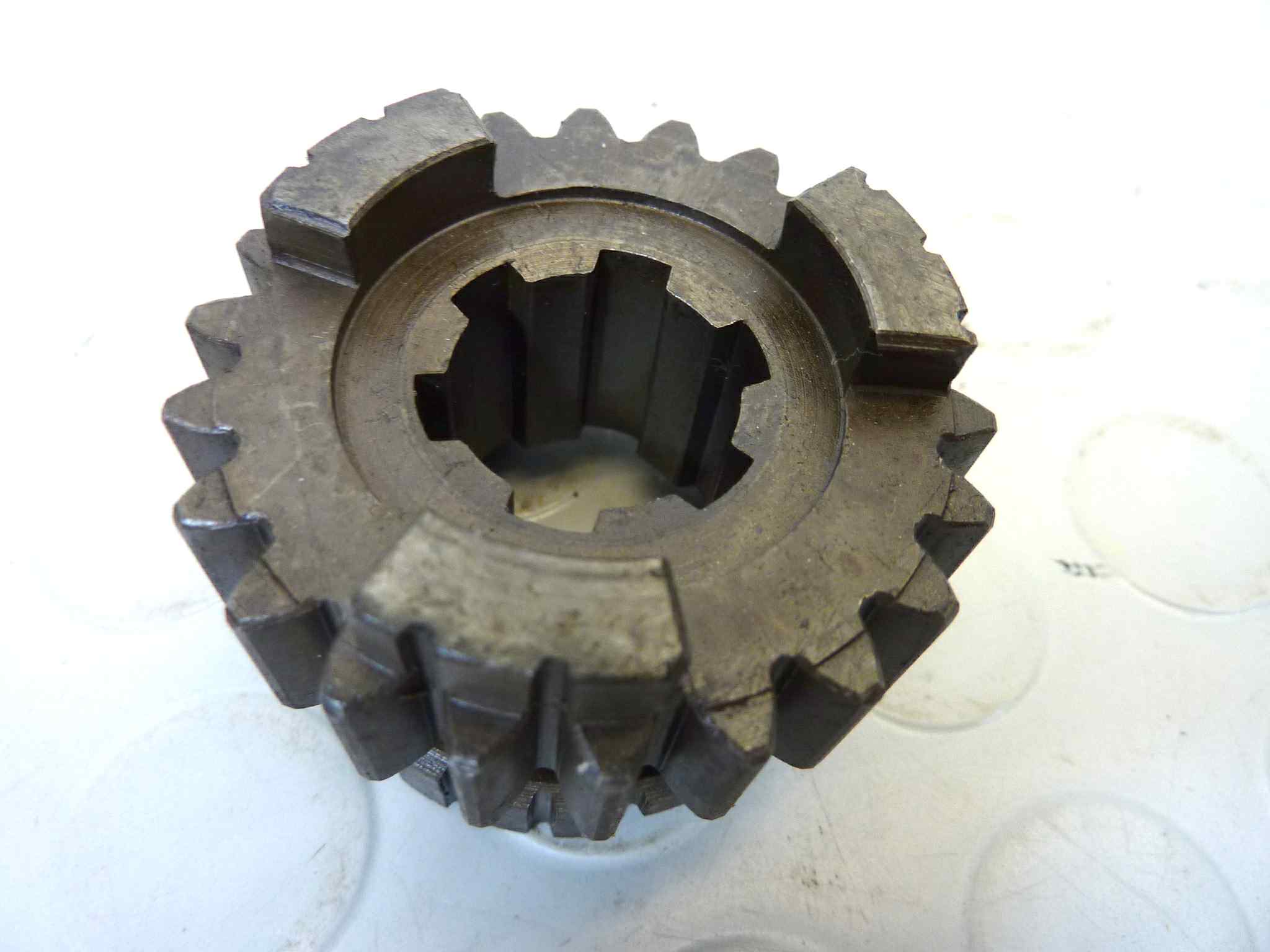 Ingranaggio quarta marcia Guzzi V35 V50 22 denti cod 19211800 cambio NUOVO fondo di magazzino, LEGGI DESCRIZIONE - immagine 3