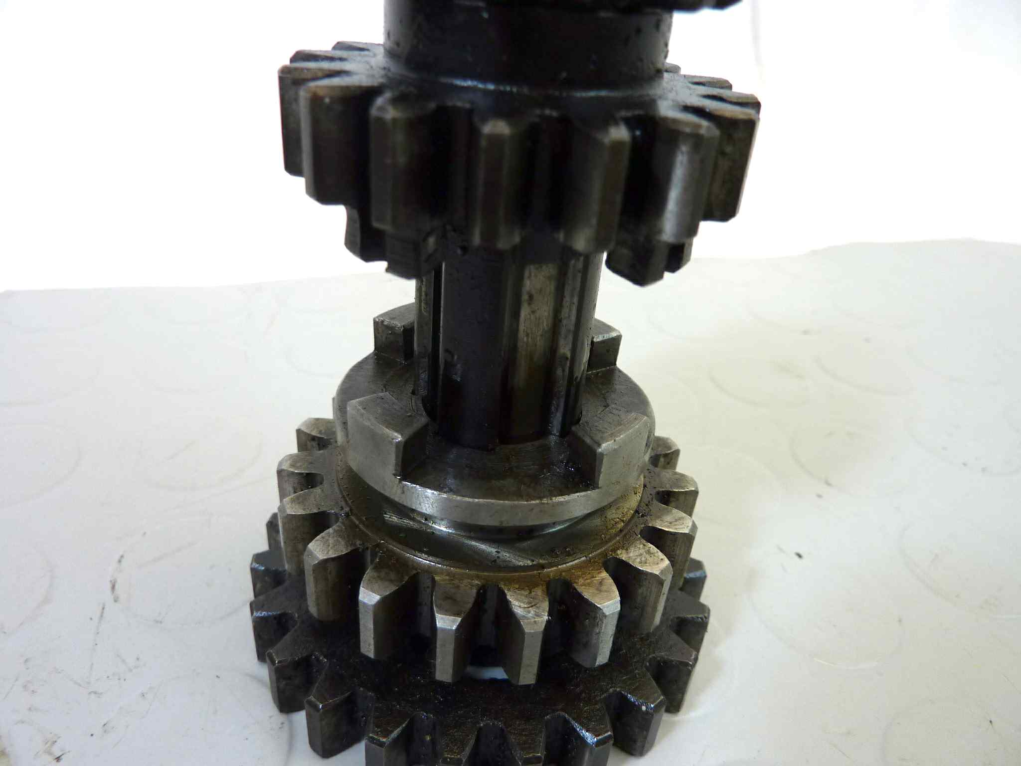 Albero secondario Guzzi Galletto 192 con ingranaggio libero prima e terza marcia - immagine 8