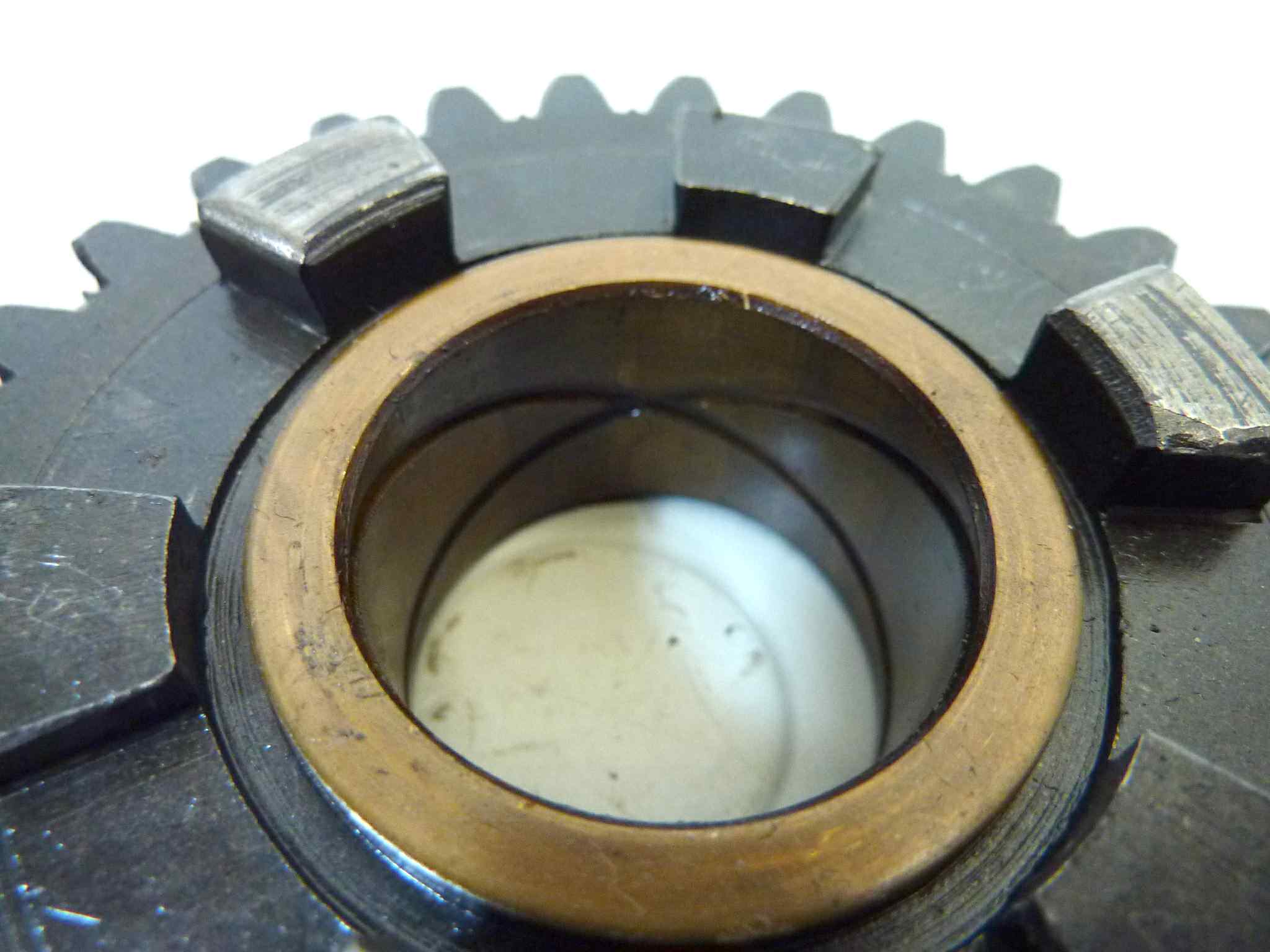 Ingranaggio prima marcia Moto Guzzi V7 700 cod 12214002 - immagine 9
