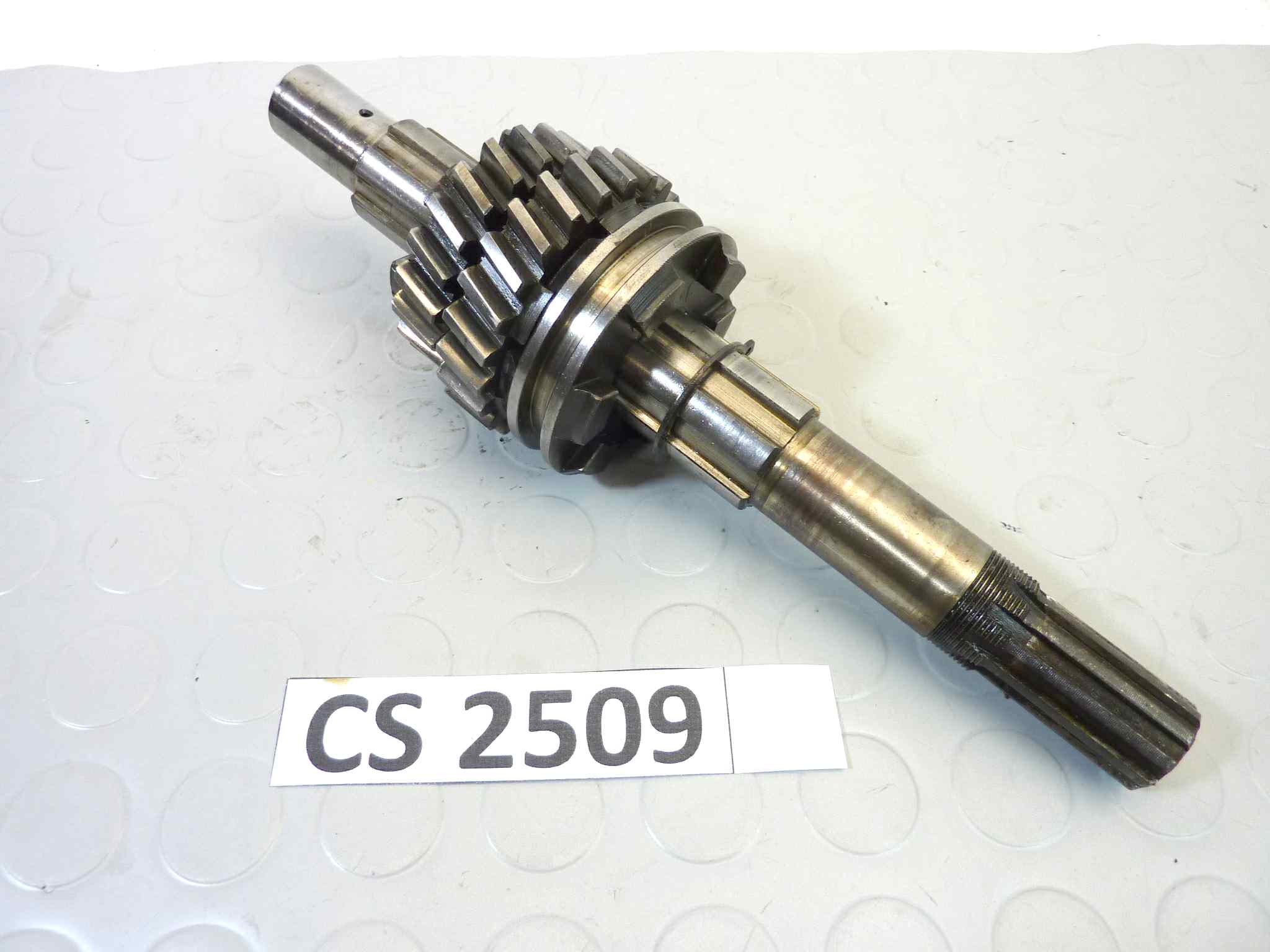 Albero secondario Guzzi V7 700 con manicotto prima seconda marcia ingranaggi seconda e terza cod 12213600