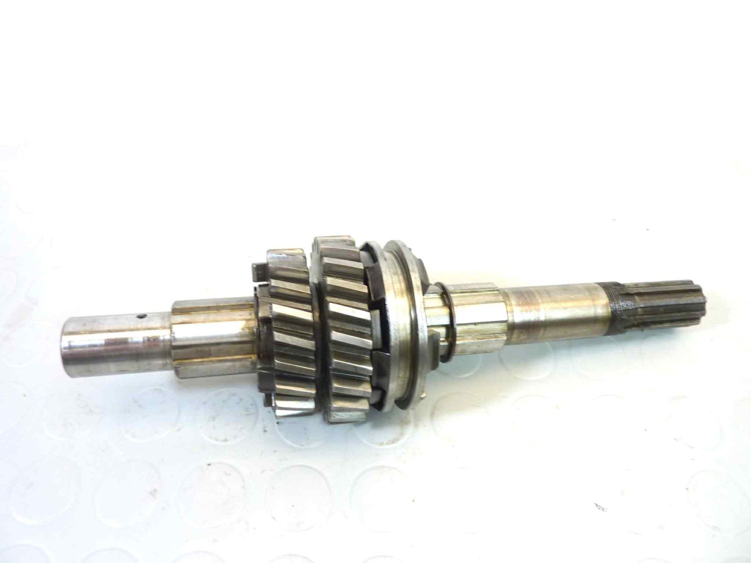 Albero secondario Guzzi V7 700 con manicotto prima seconda marcia ingranaggi seconda e terza cod 12213600 - immagine 2