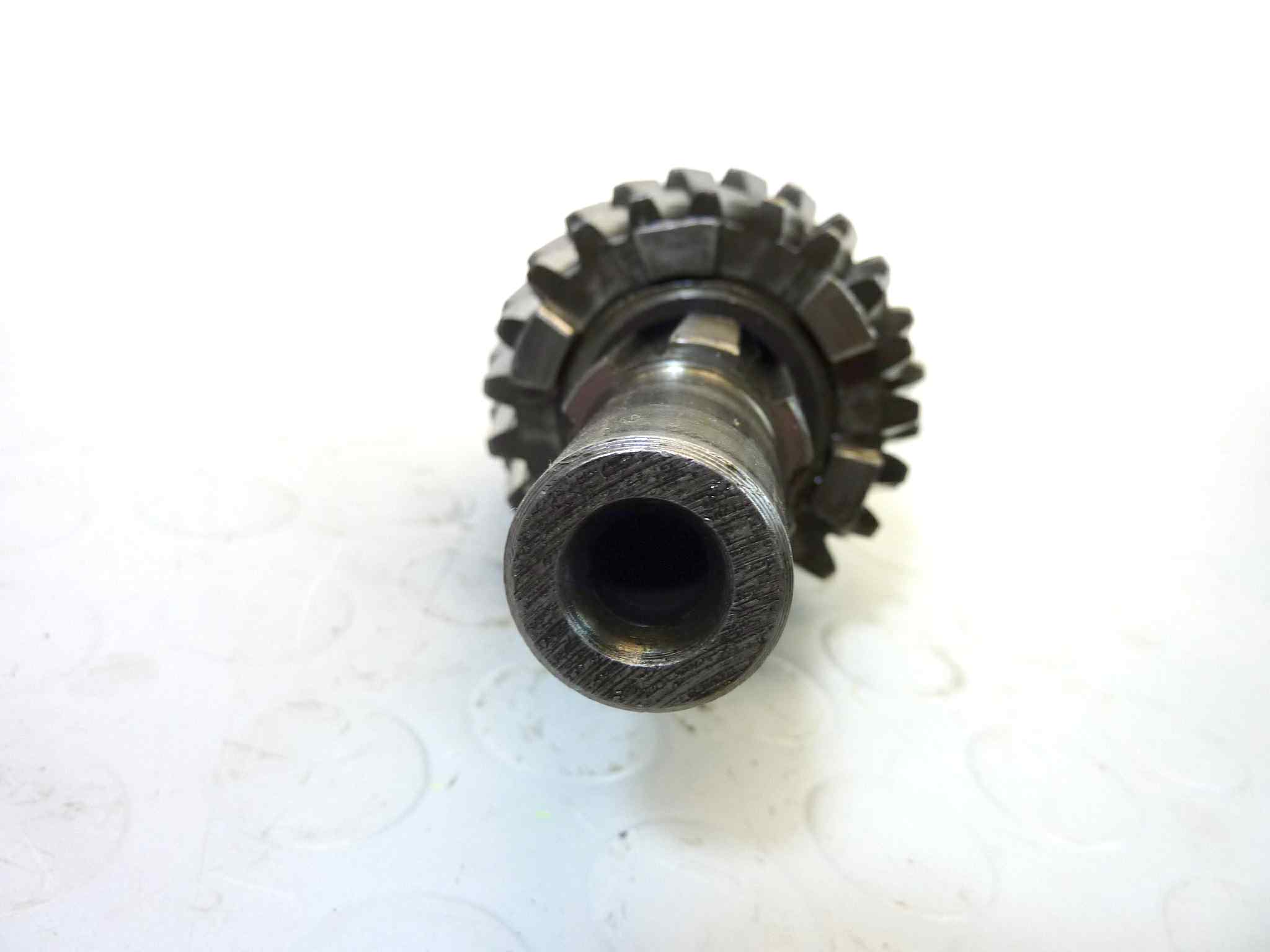 Albero secondario Guzzi V7 700 con manicotto prima seconda marcia ingranaggi seconda e terza cod 12213600 - immagine 4