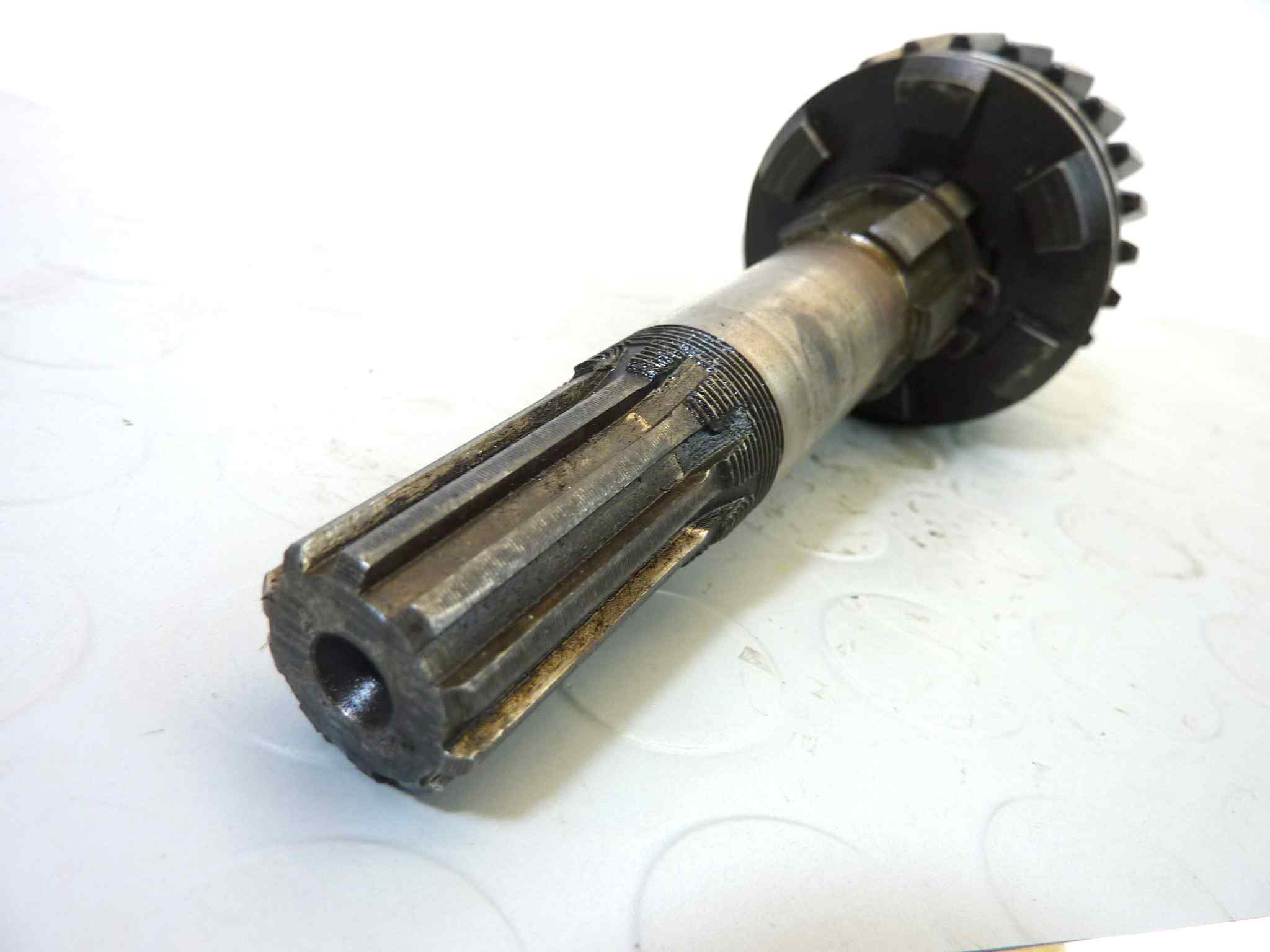 Albero secondario Guzzi V7 700 con manicotto prima seconda marcia ingranaggi seconda e terza cod 12213600 - immagine 7