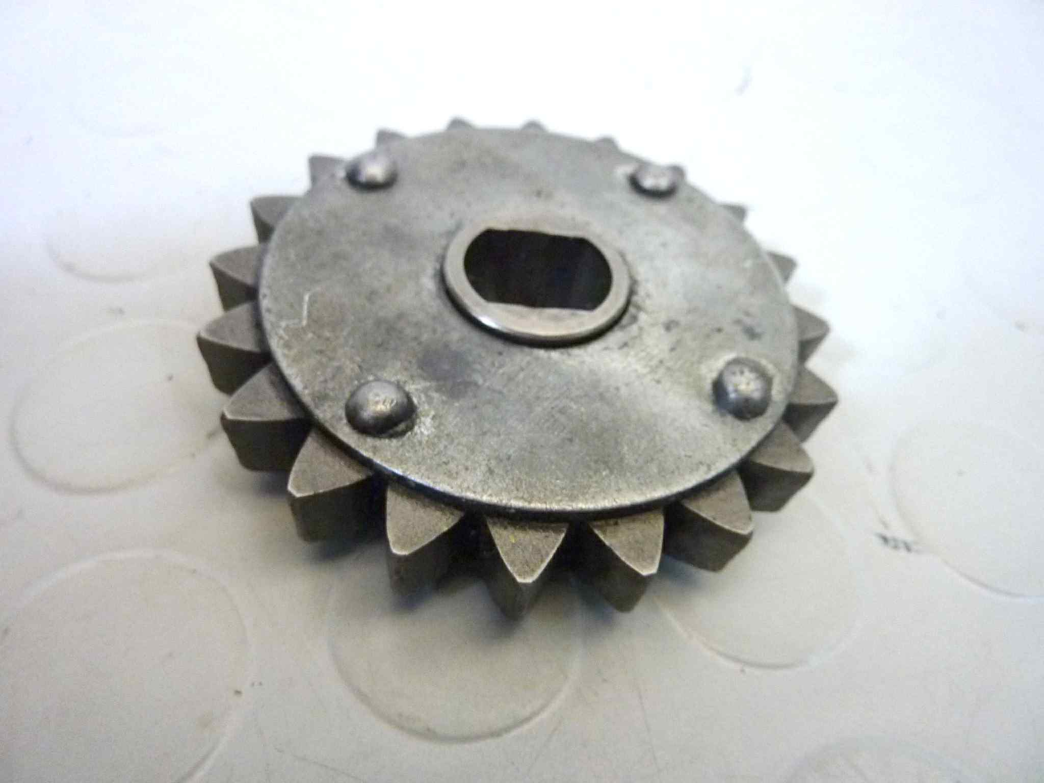 Ingranaggio albero secondario e ing libero avviamento Guzzi Zigolo 98 II serie dal 1958 - immagine 3