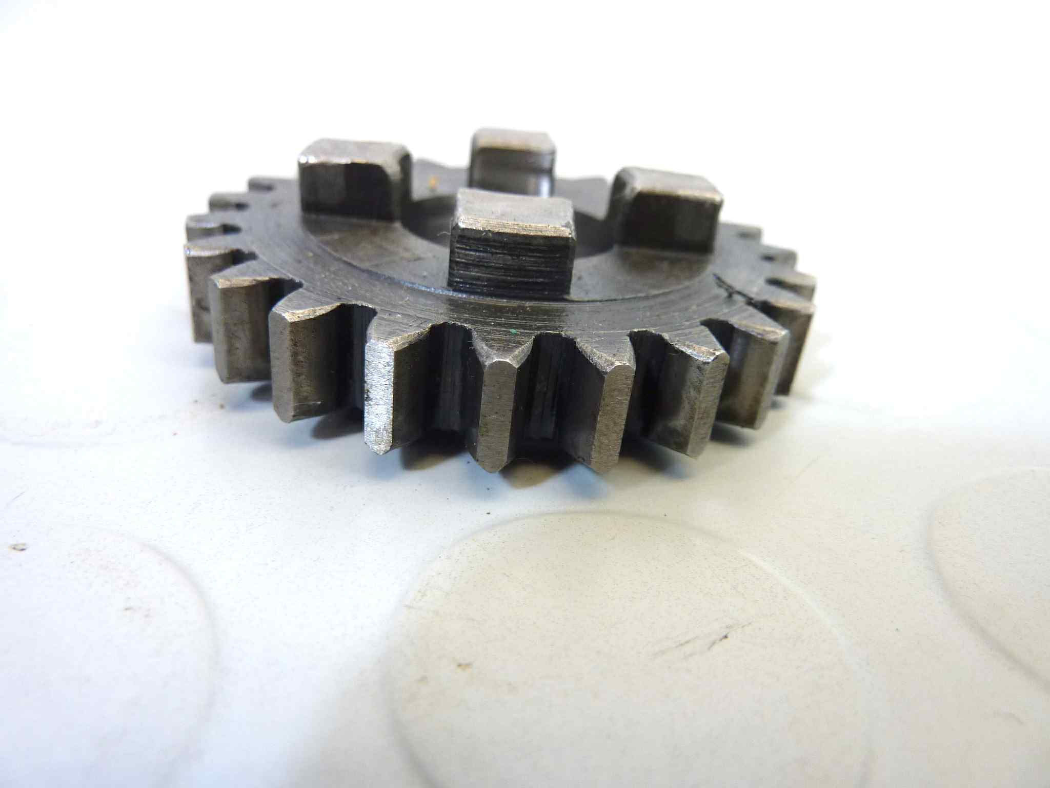 Ingranaggio libero albero secondario guzzi Zigolo 13 denti NUOVO fondo di magazzino, LEGGI DESCRIZIONE - immagine 2