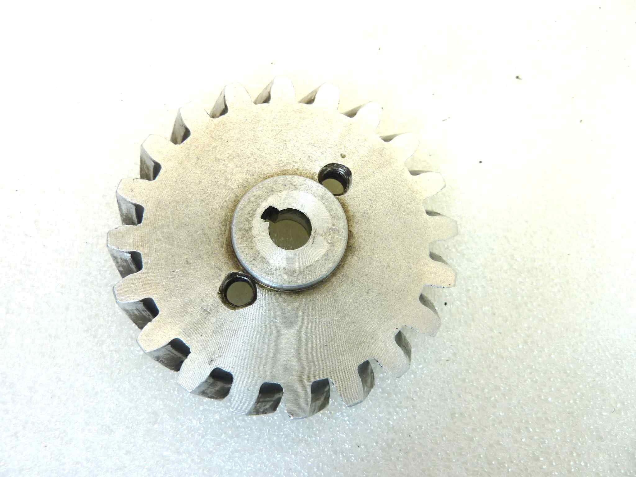 Ingranaggio pompa olio Guzzi Galletto 160 cod 38183 - immagine 2