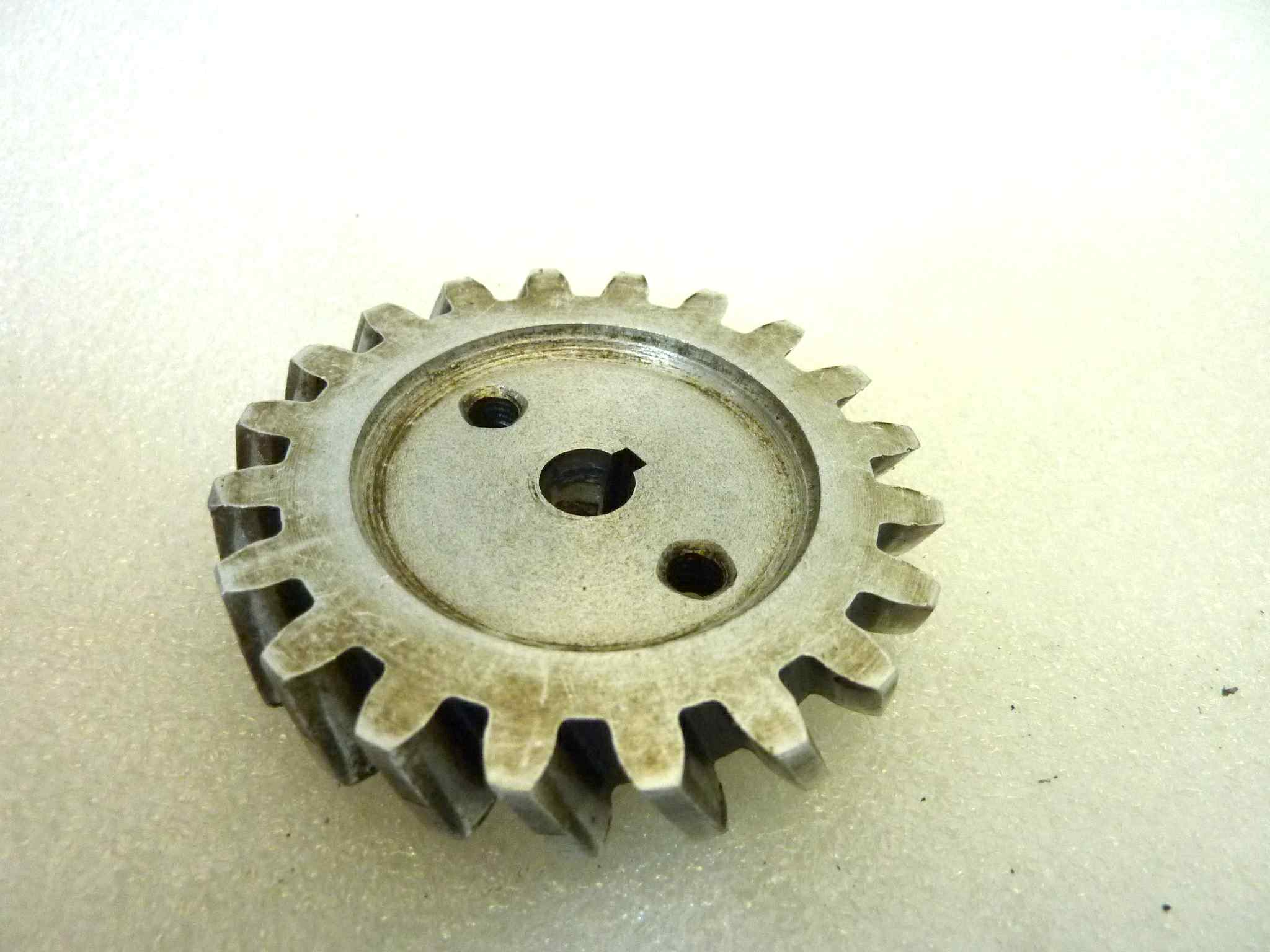 Ingranaggio pompa olio Guzzi Galletto 160 cod 38183 - immagine 6