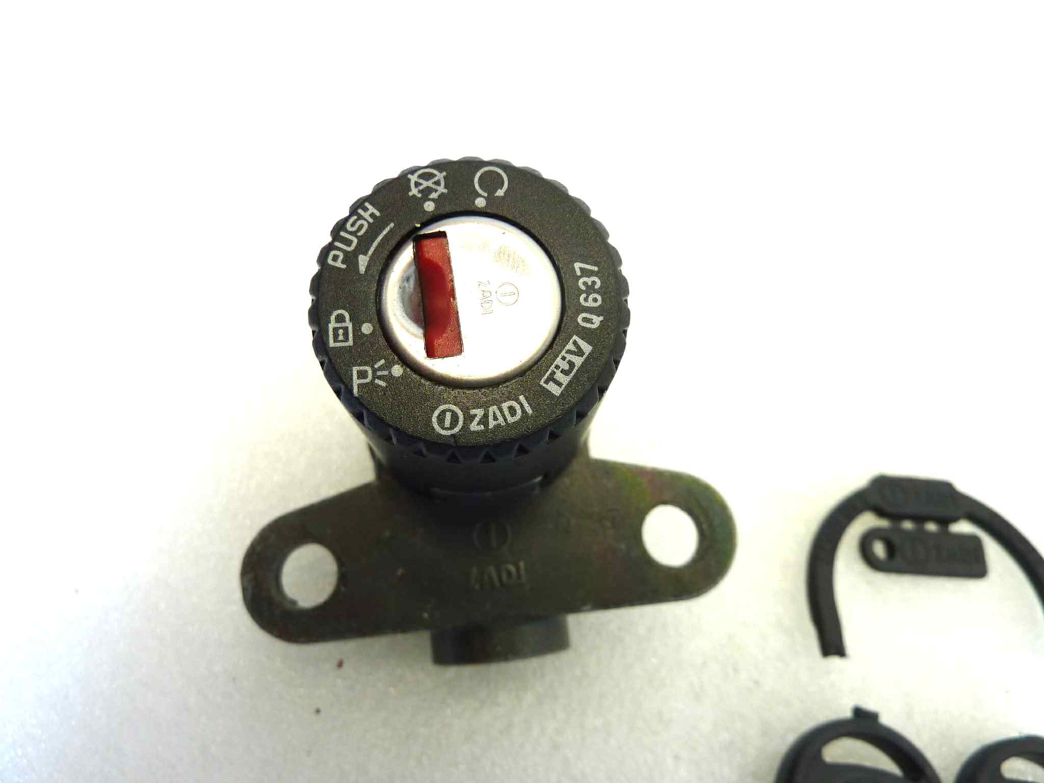 Blocchetto accensione Guzzi Breva 750 V7 Classic con 2 chiavi avviamento cod 32782510 Moto Guzzi V7 (Versioni I e II, Classic, Stone, Special, Racer, Café, Stornello)Moto Guzzi Breva 750Moto Guzzi Nevada 750 (Versioni Classic i.e. e Anniversario) 2003-2016 NUOVO fondo di magazzino, LEGGI DESCRIZIONE - immagine 2