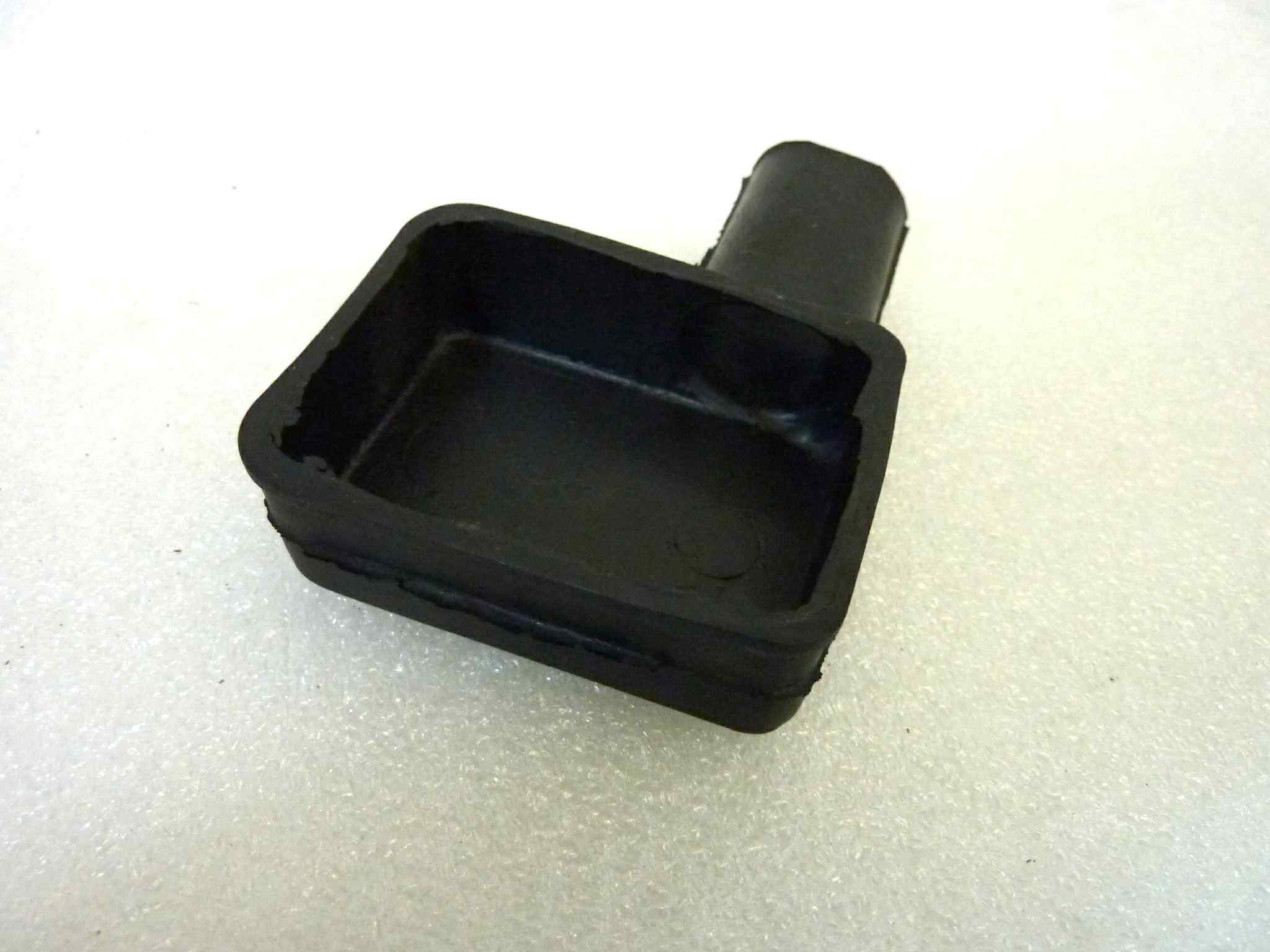 Coperchio gomma cavo positivo batteria Fiat 500 Guzzi moto epoca dimensioni quadrato interno 50 x 38 mm NUOVO fondo di magazzino, LEGGI DESCRIZIONE - immagine 2
