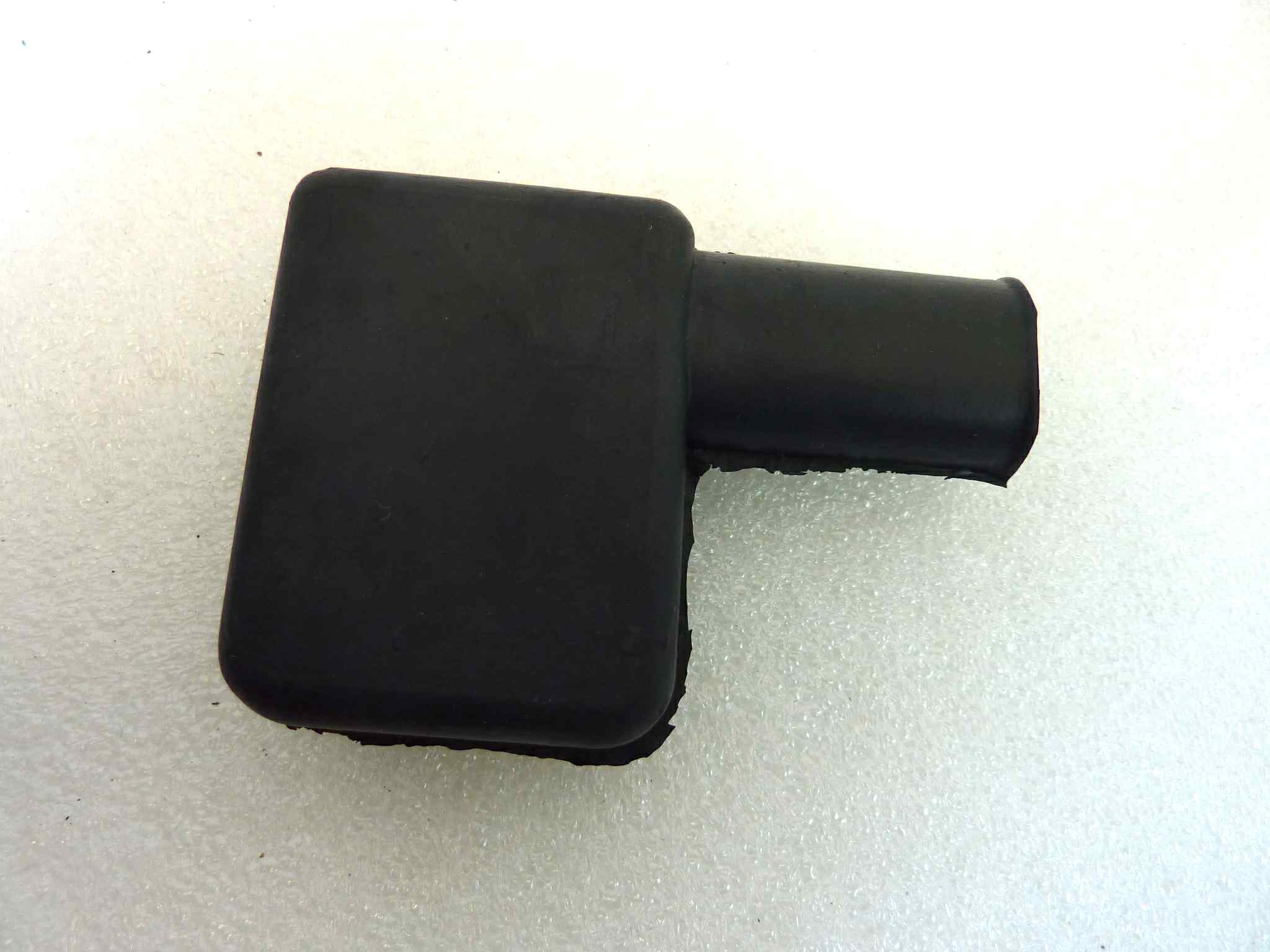 Coperchio gomma cavo positivo batteria Fiat 500 Guzzi moto epoca dimensioni quadrato interno 50 x 38 mm NUOVO fondo di magazzino, LEGGI DESCRIZIONE - immagine 4