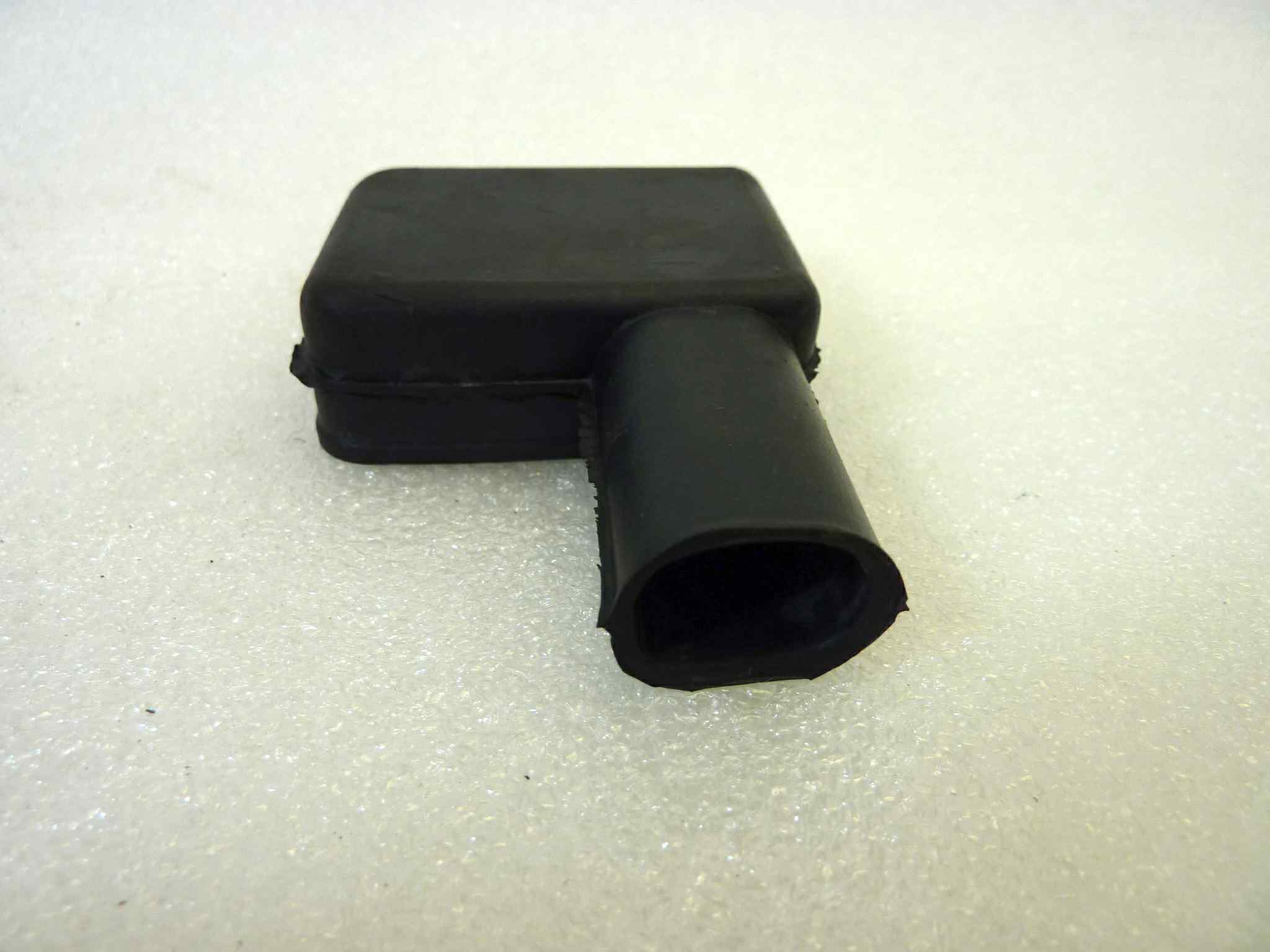 Coperchio gomma cavo positivo batteria Fiat 500 Guzzi moto epoca dimensioni quadrato interno 50 x 38 mm NUOVO fondo di magazzino, LEGGI DESCRIZIONE - immagine 5