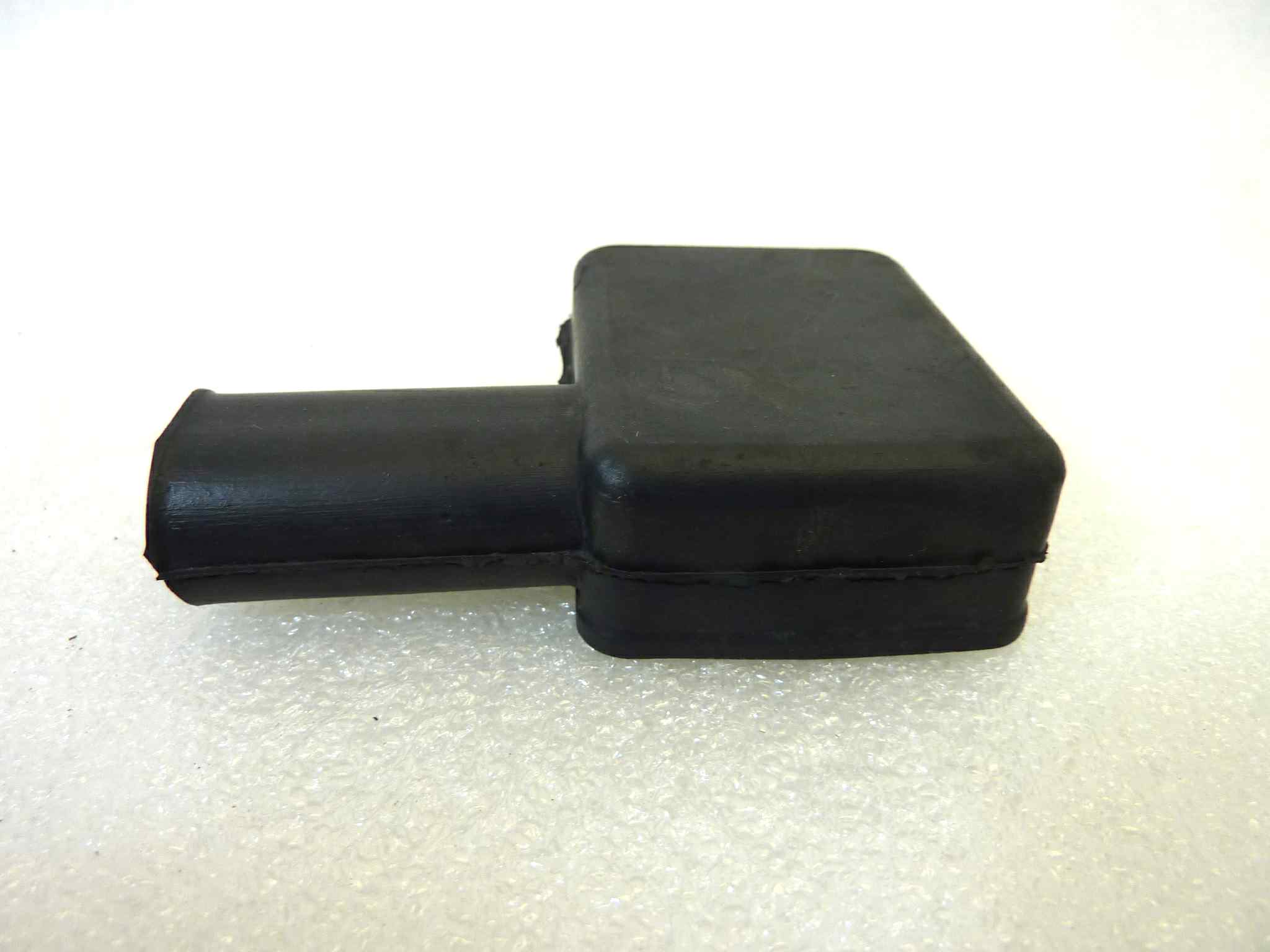 Coperchio gomma cavo positivo batteria Fiat 500 Guzzi moto epoca dimensioni quadrato interno 50 x 38 mm NUOVO fondo di magazzino, LEGGI DESCRIZIONE - immagine 6