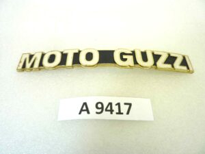 Scritta fregio logo Moto Guzzi lunghezza tot 18,5 cm interasse perni 10,5 cm nero oro originale no replica NUOVO fondo di magazzino, LEGGI DESCRIZIONE