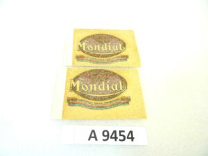 Coppia decalcomanie adesivi Mondial 125 160 200 campione del mondo 1949 - 50 - 51 rosso 68 X 90 MM originale no replica NUOVO fondo di magazzino, LEGGI DESCRIZIONE