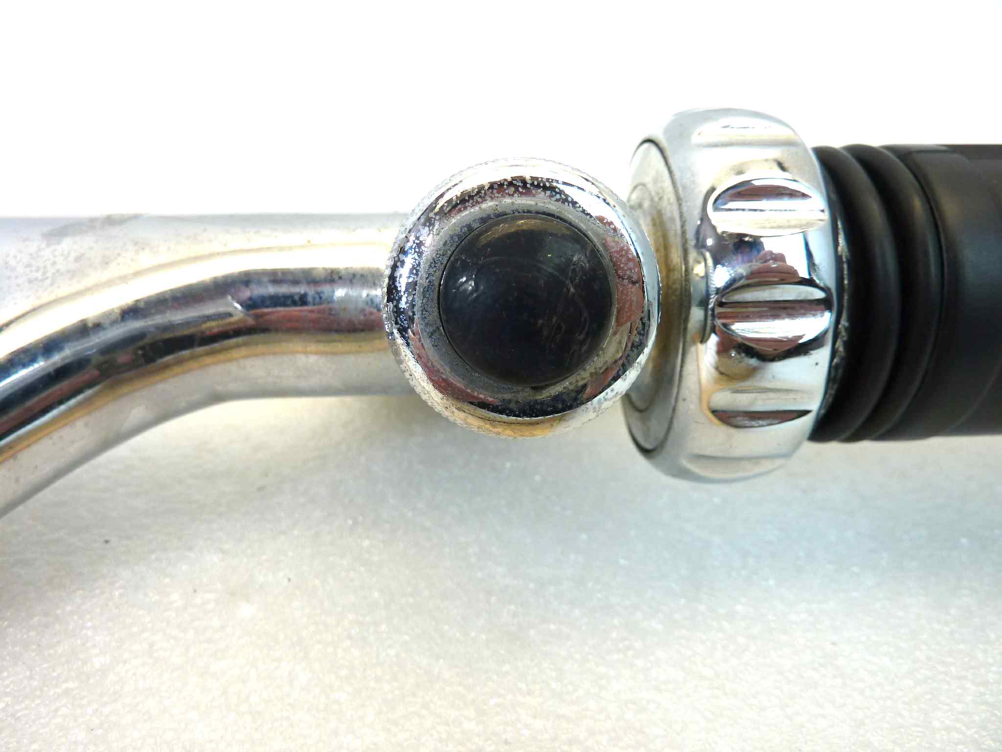Manubrio moto epoca Zuccotti diametro 21,5 mm con clacson devio luci comando aria, anticipo, comando gas ruota in senso antiorario e manopola sinistra rota in senso opposto, peso 2,6 kg NUOVO fondo di magazzino, vedi foto, LEGGI DESCRIZIONE - immagine 8