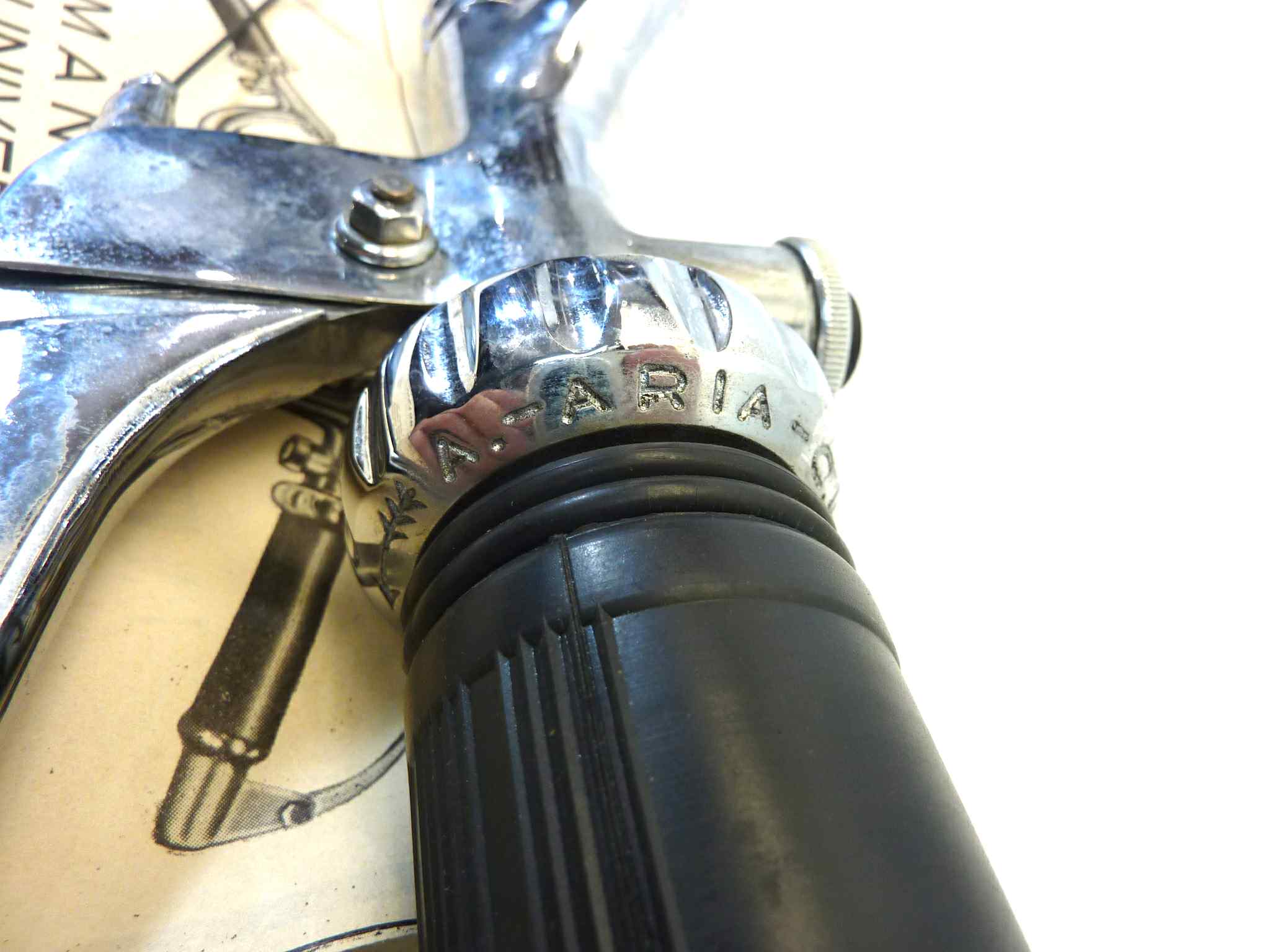 Manubrio moto epoca Zuccotti diametro 21,5 mm con clacson devio luci comando aria, anticipo, comando gas ruota in senso antiorario e manopola sinistra rota in senso opposto, peso 2,6 kg NUOVO fondo di magazzino, vedi foto, LEGGI DESCRIZIONE - immagine 10