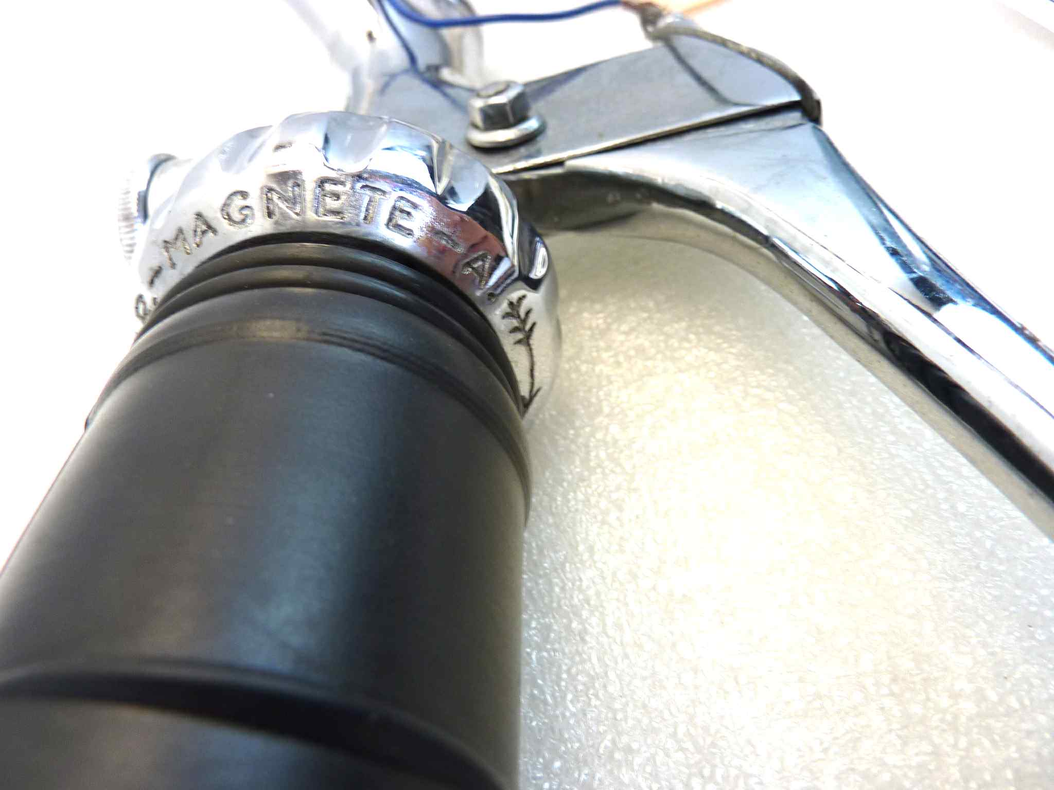 Manubrio moto epoca Zuccotti diametro 21,5 mm con clacson devio luci comando aria, anticipo, comando gas ruota in senso antiorario e manopola sinistra rota in senso opposto, peso 2,6 kg NUOVO fondo di magazzino, vedi foto, LEGGI DESCRIZIONE - immagine 13