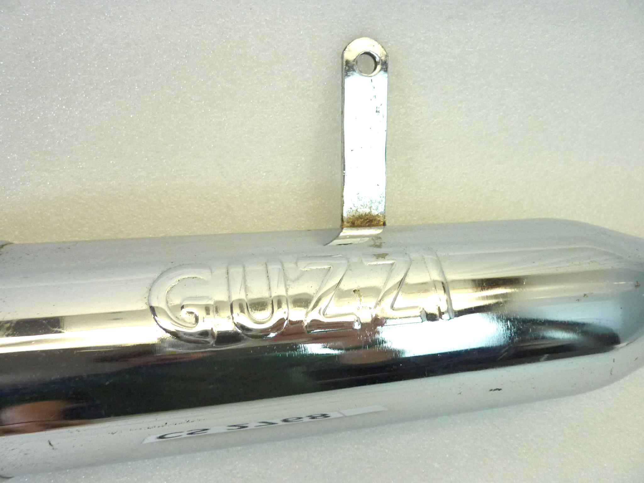 Marmitta Moto Guzzi destra silenziatore scarico terminale muffler diametro imbocco 40 mm - lunghezza tot 560 mm - distanza imbocco/staffa 185 mm - altezza staffa 75 mm NUOVO fondo di magazzino, vedi foto LEGGI DESCRIZIONE - immagine 2
