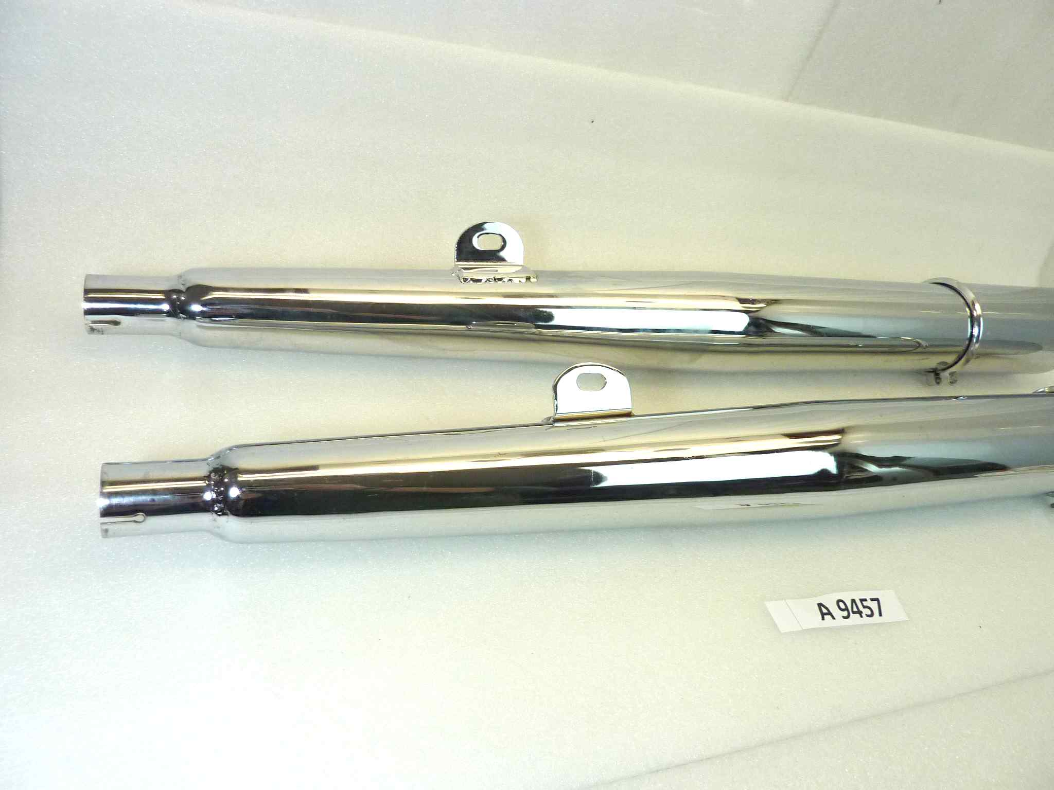 Coppia marmitta moto epoca Guzzi Benelli Morini Ducati Gilera silenziatore scarico terminale muffler lunghezza tot 850 mm - diametro imbocco 32 mm - distanza staffa/imbocco 250 mm - immagine 2