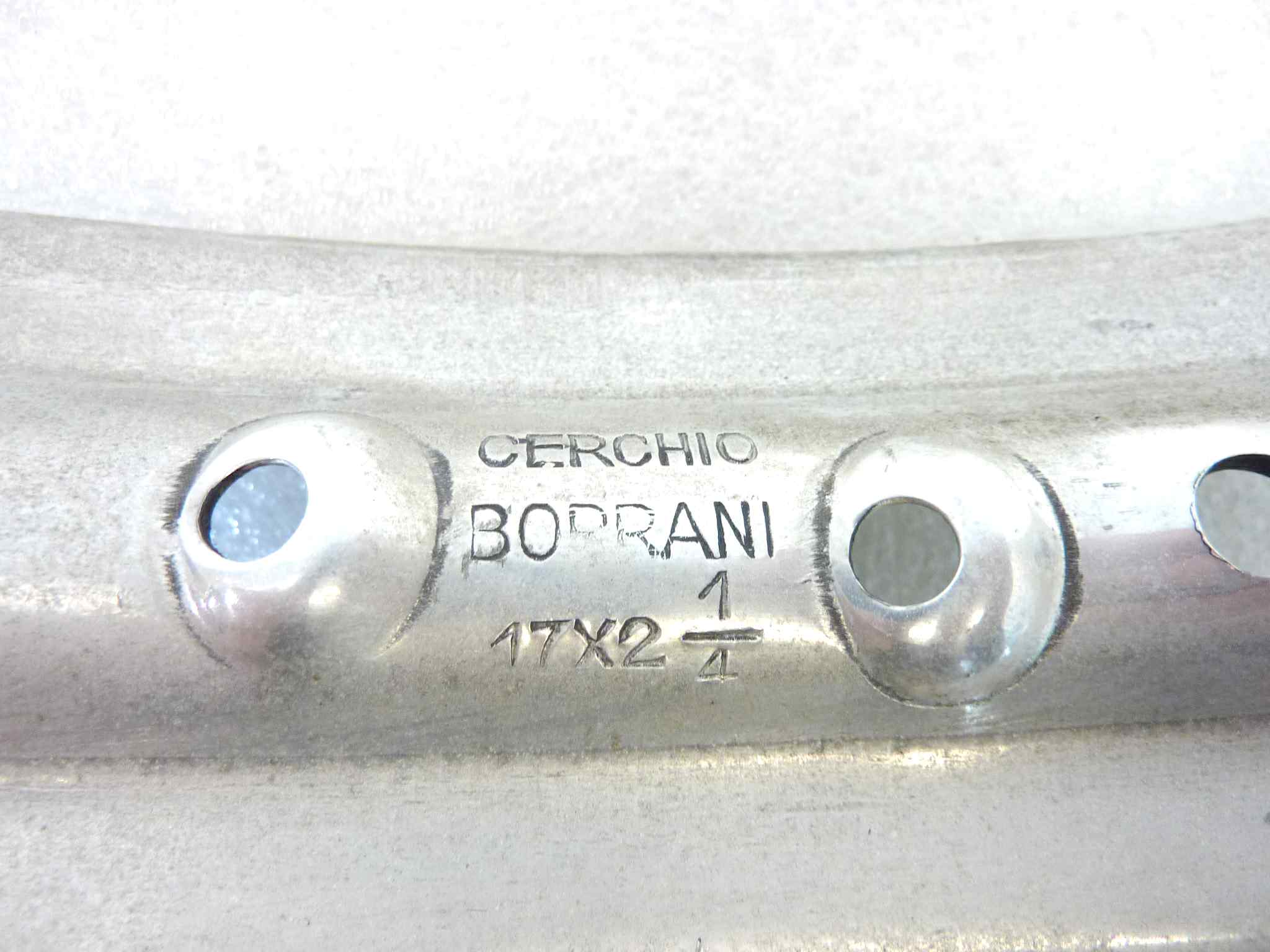Cerchio ruota Guzzi Galletto alluminio Borrani 17 x 2 1/4 ottimo senza crepe - immagine 2