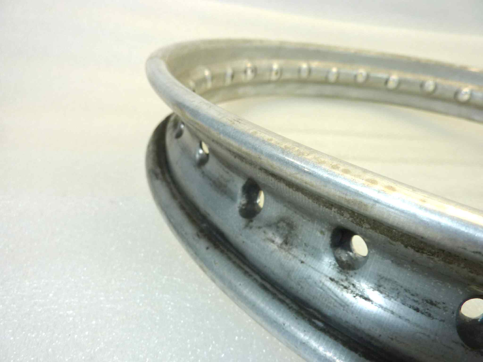 Cerchio ruota Guzzi Galletto alluminio Borrani 17 x 2 1/4 ottimo senza crepe - immagine 4