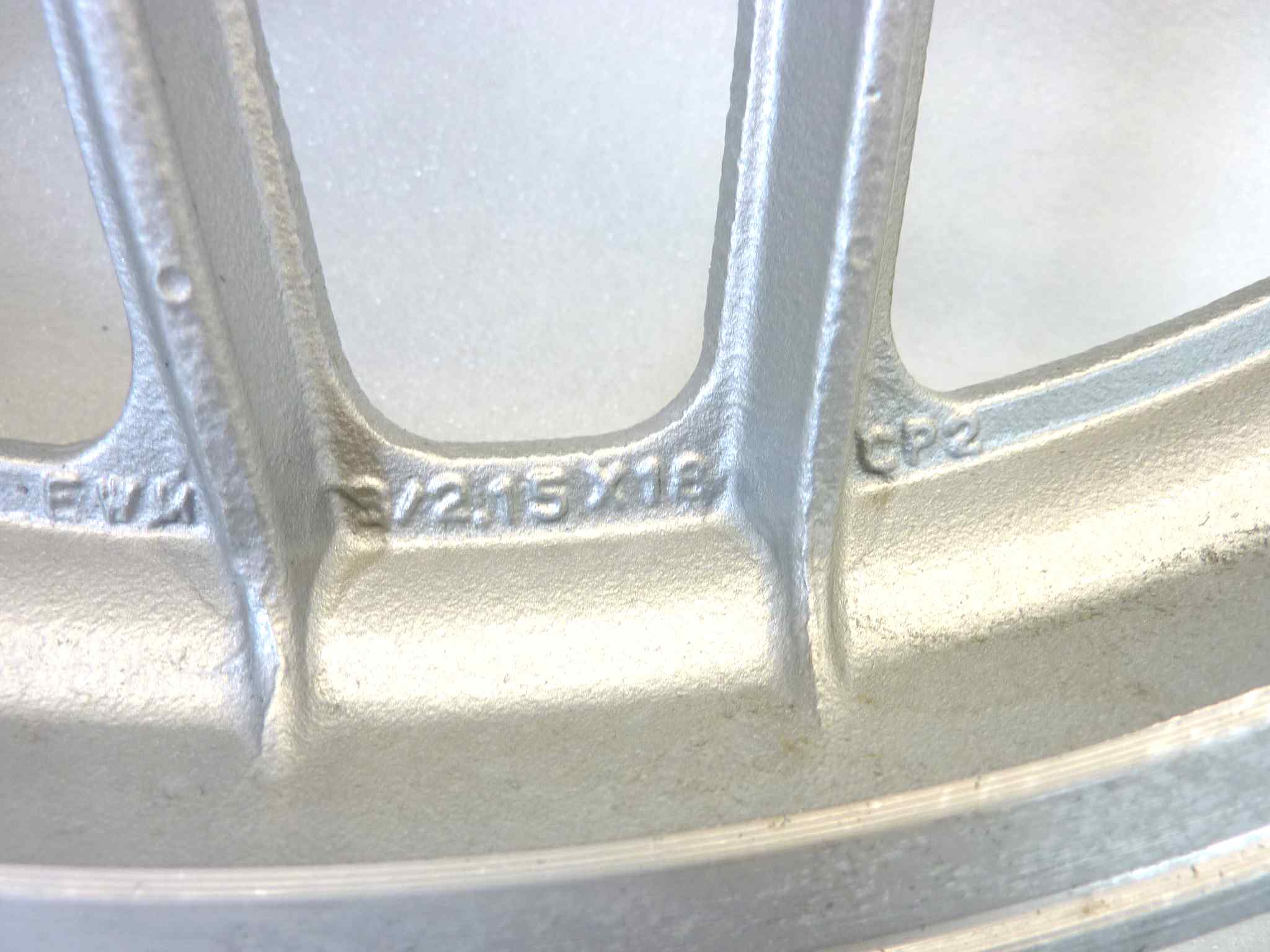 Cerchio ruota posteriore Guzzi California 2 1000 1982 2.15 x 18 cod GU14630650 NUOVO fondo di magazzino, vedi foto, LEGGI DESCRIZIONE - immagine 8