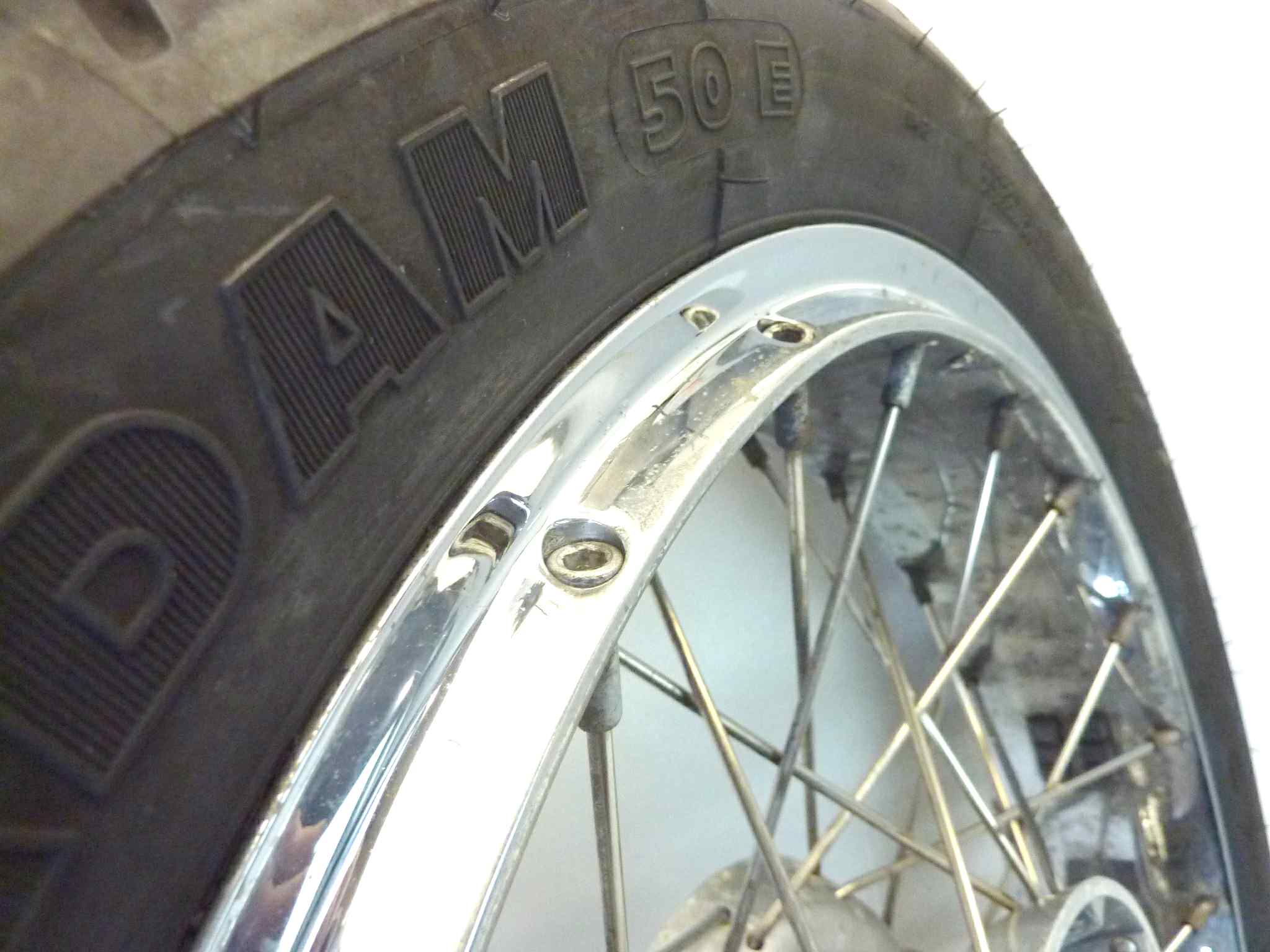 Cerchio ruota anteriore Guzzi California 1100 EV 2002 18 x 2,50 lievi difetti di cromatura - immagine 7