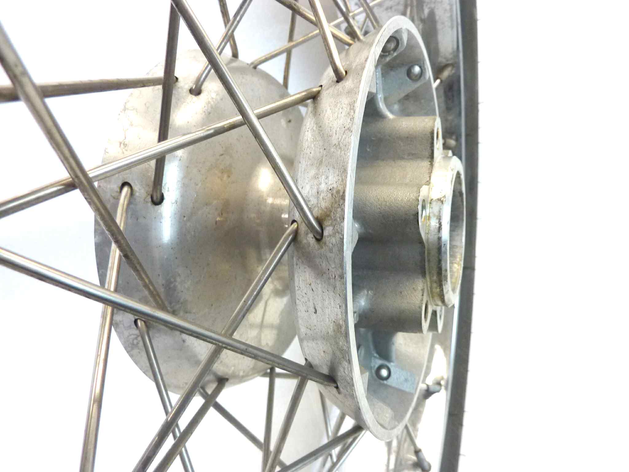 Cerchio ruota anteriore Guzzi California 1100 EV 2002 18 x 2,50 lievi difetti di cromatura - immagine 8