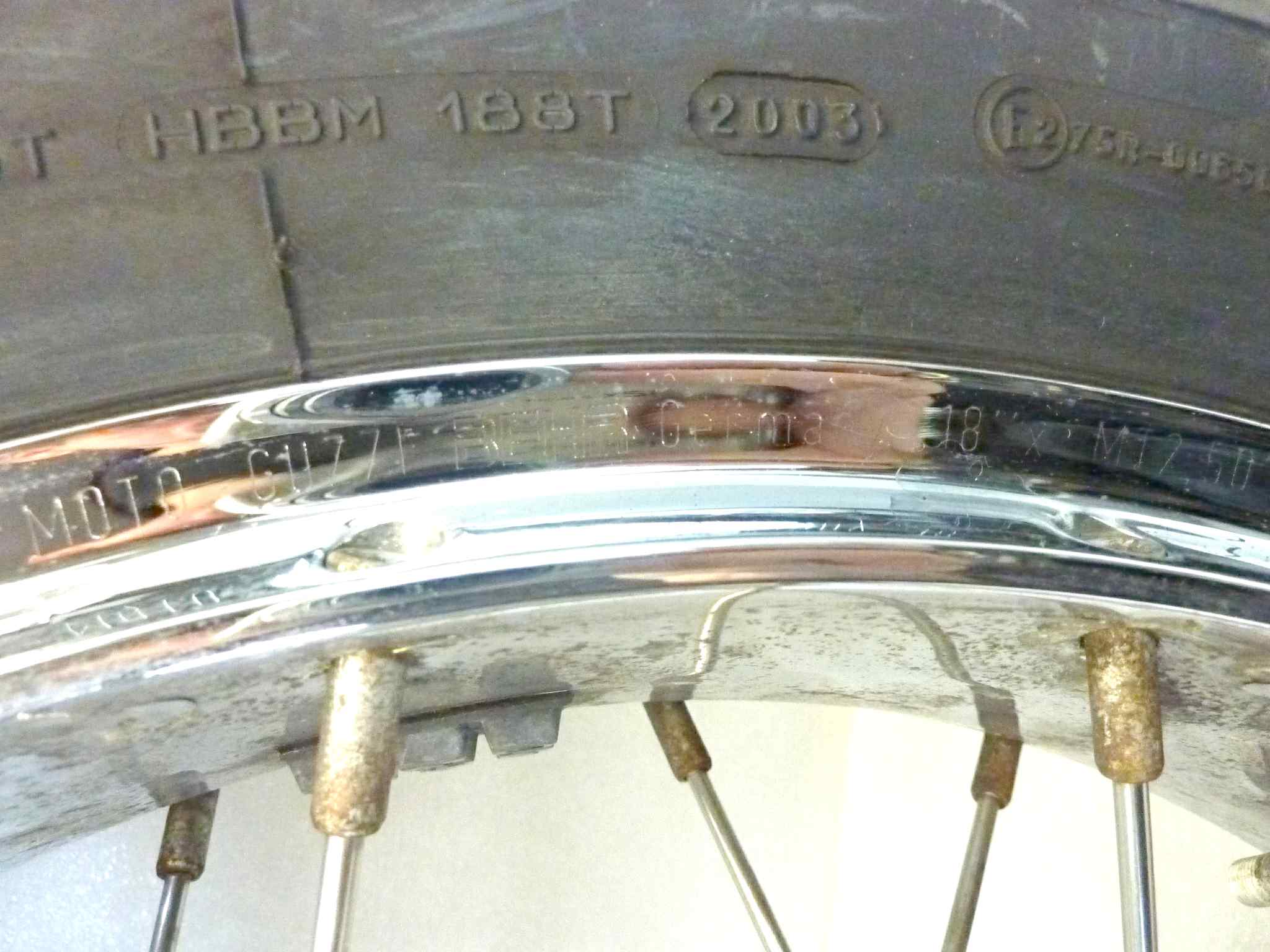 Cerchio ruota anteriore Guzzi California 1100 EV 2002 18 x 2,50 lievi difetti di cromatura - immagine 9