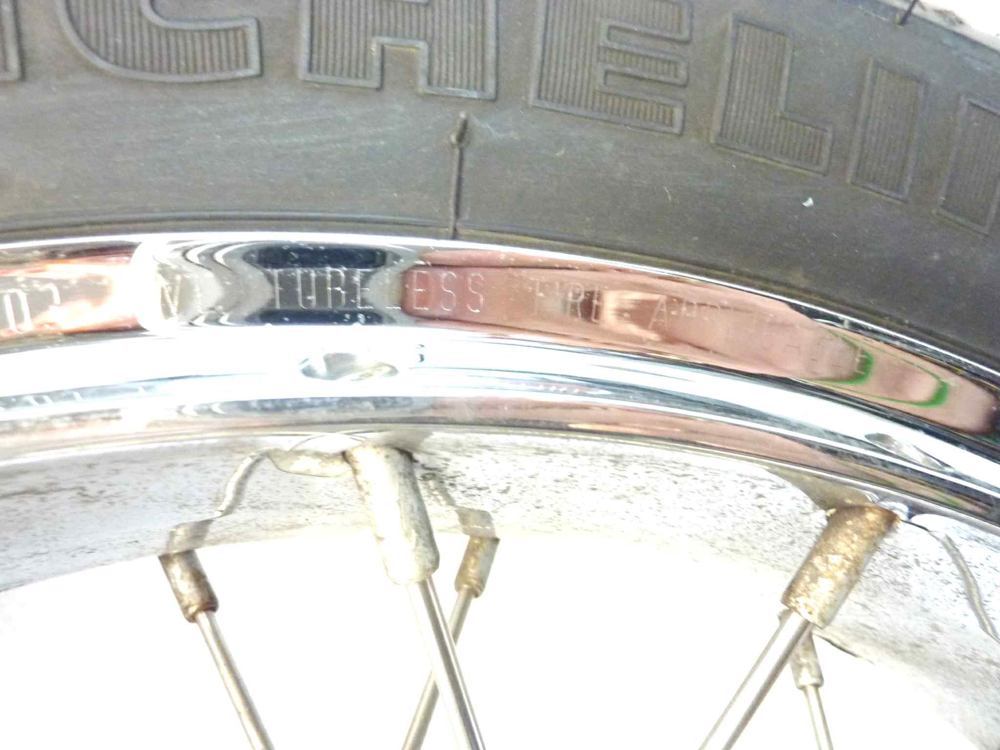 Cerchio ruota anteriore Guzzi California 1100 EV 2002 18 x 2,50 lievi difetti di cromatura - immagine 11