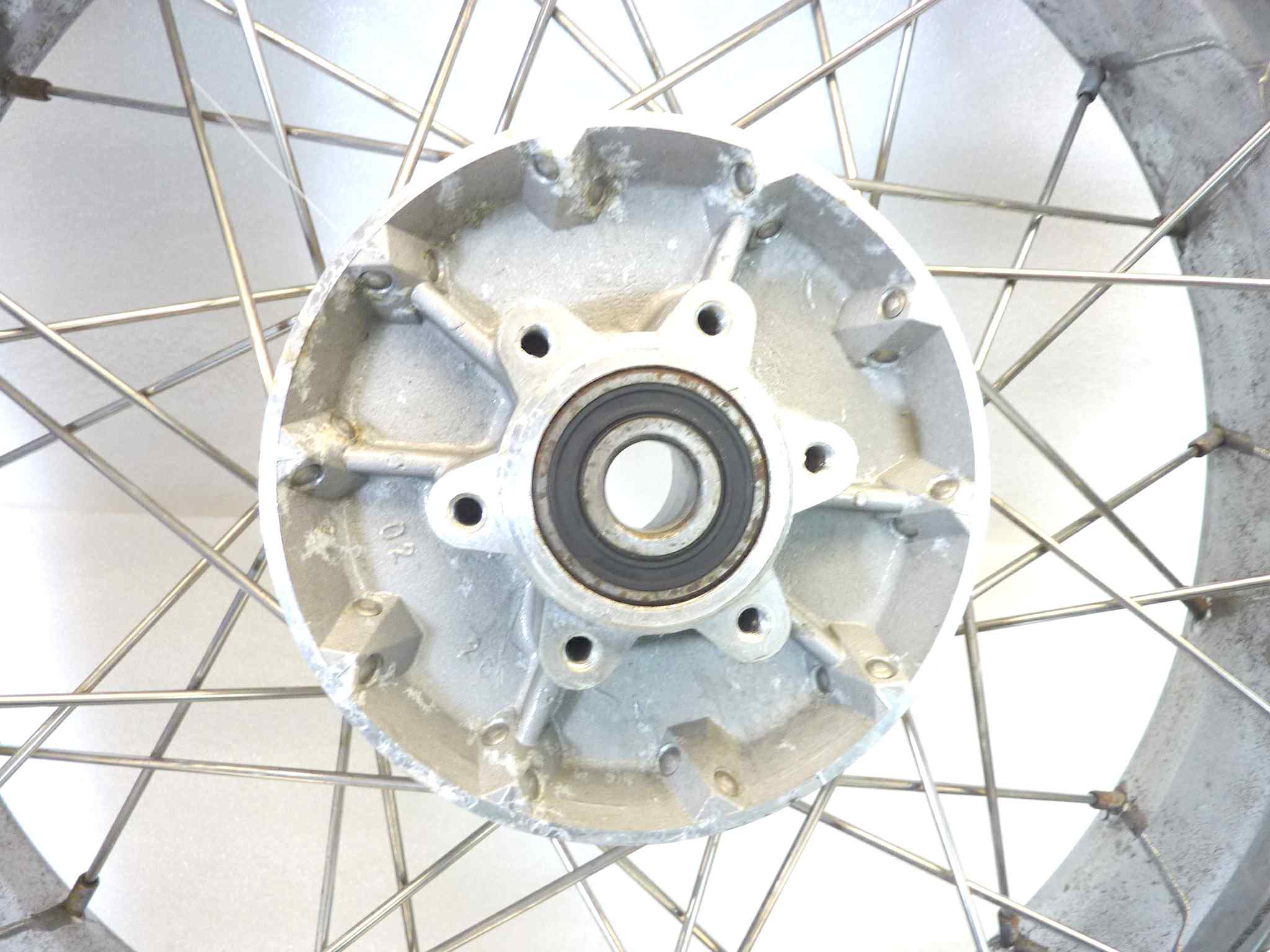Cerchio ruota anteriore Guzzi California 1100 EV 2002 18 x 2,50 lievi difetti di cromatura - immagine 14