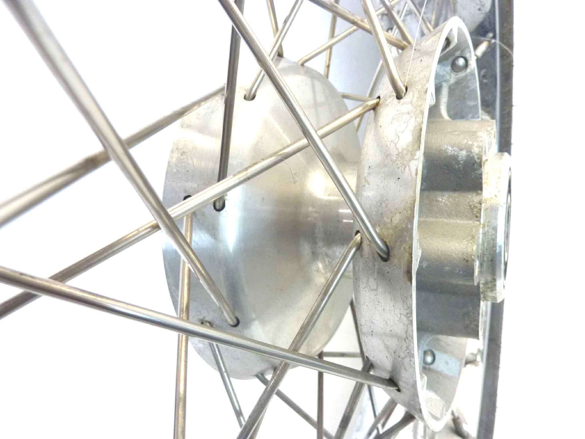 Cerchio ruota anteriore Guzzi California 1100 EV 2002 18 x 2,50 lievi difetti di cromatura - immagine 15