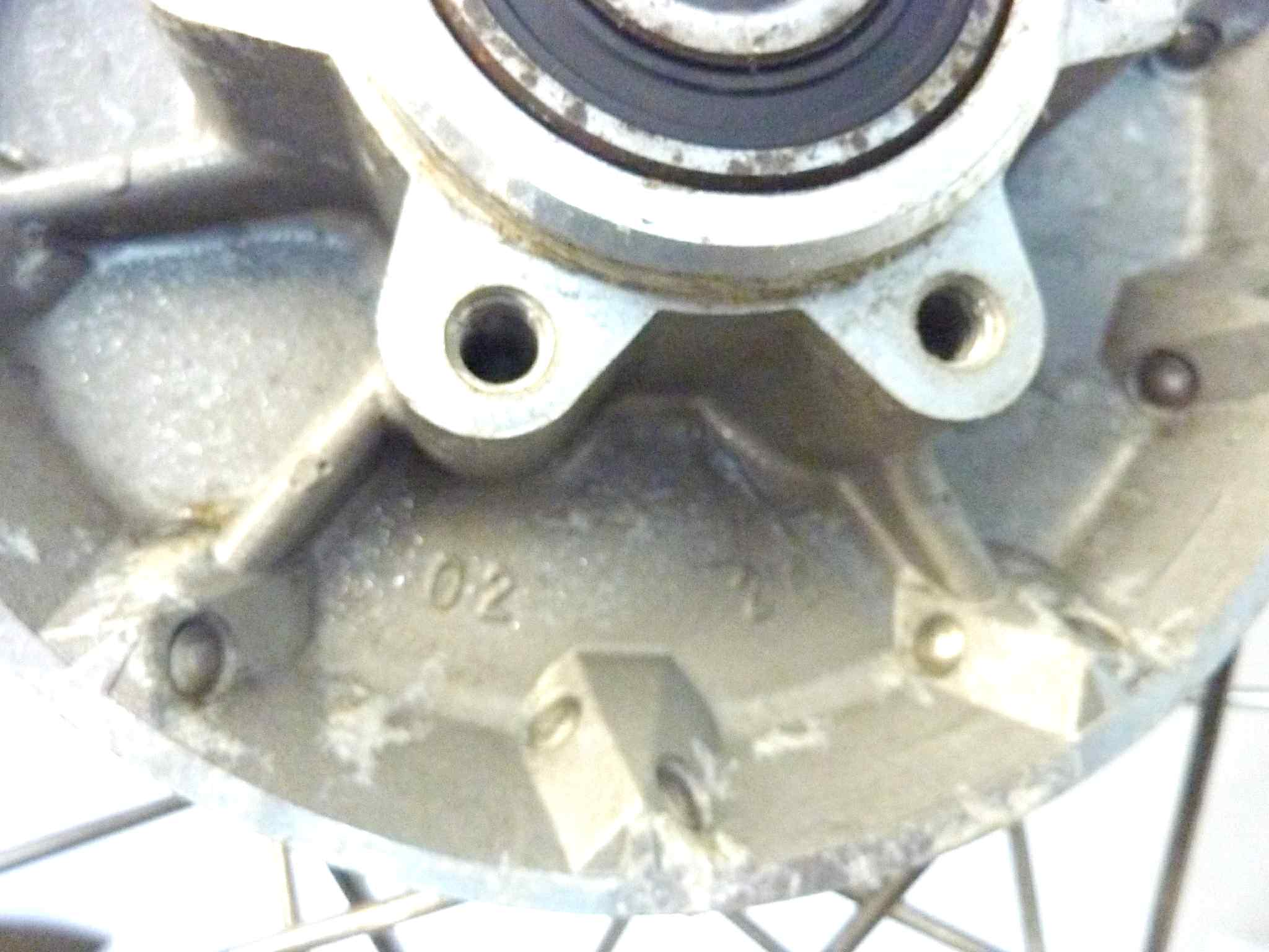 Cerchio ruota anteriore Guzzi California 1100 EV 2002 18 x 2,50 lievi difetti di cromatura - immagine 17