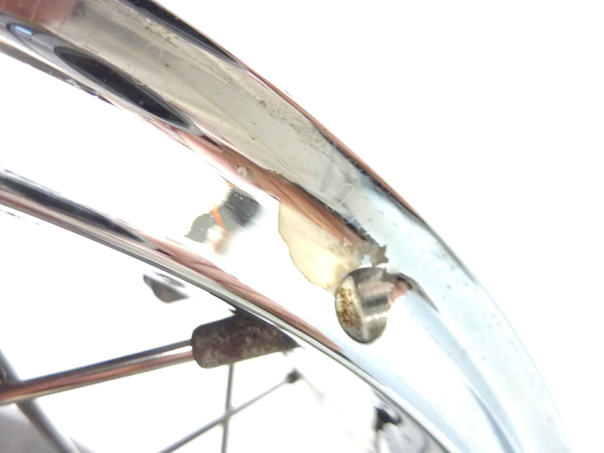 Cerchio ruota posteriore Guzzi California 1100 IE 2000 - 2002 con difetti di cromatura completo di parastrappi - immagine 21