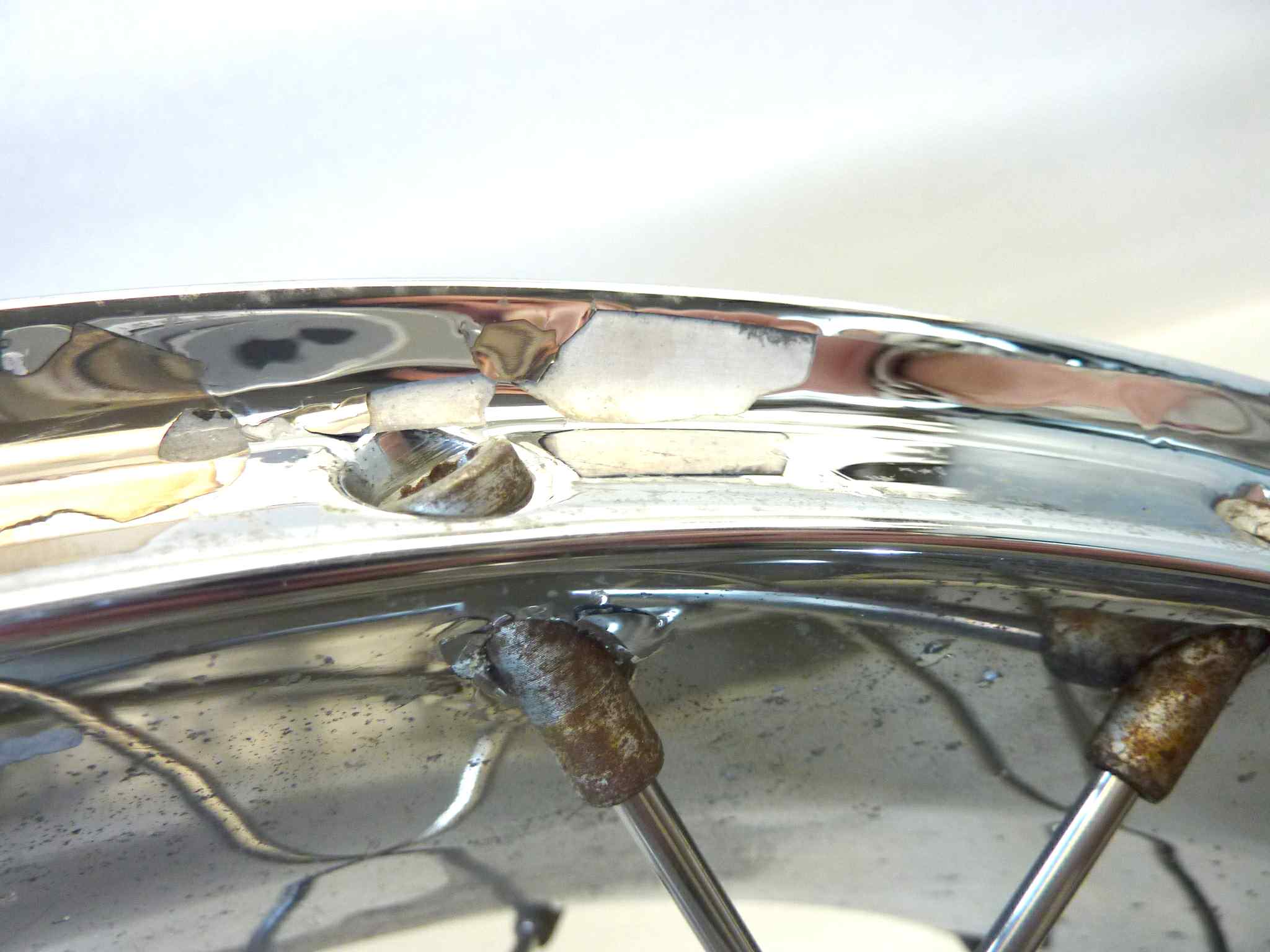 Cerchio ruota posteriore Guzzi California 1100 IE 2000 - 2002 con difetti di cromatura completo di parastrappi - immagine 22