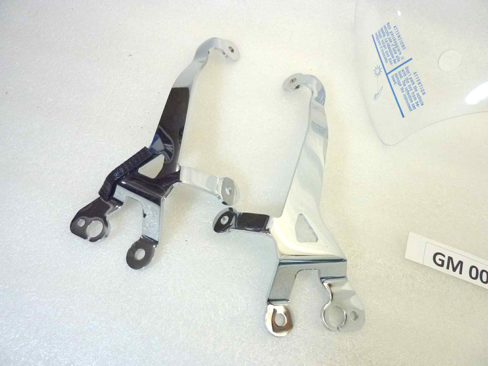 Plexiglass parabrezza Guzzi V7 750 III 3 Touring cod 2S000909 completo di staffe NUOVO fondo di magazzino, vedi foto, LEGGI DESCRIZIONE - immagine 4
