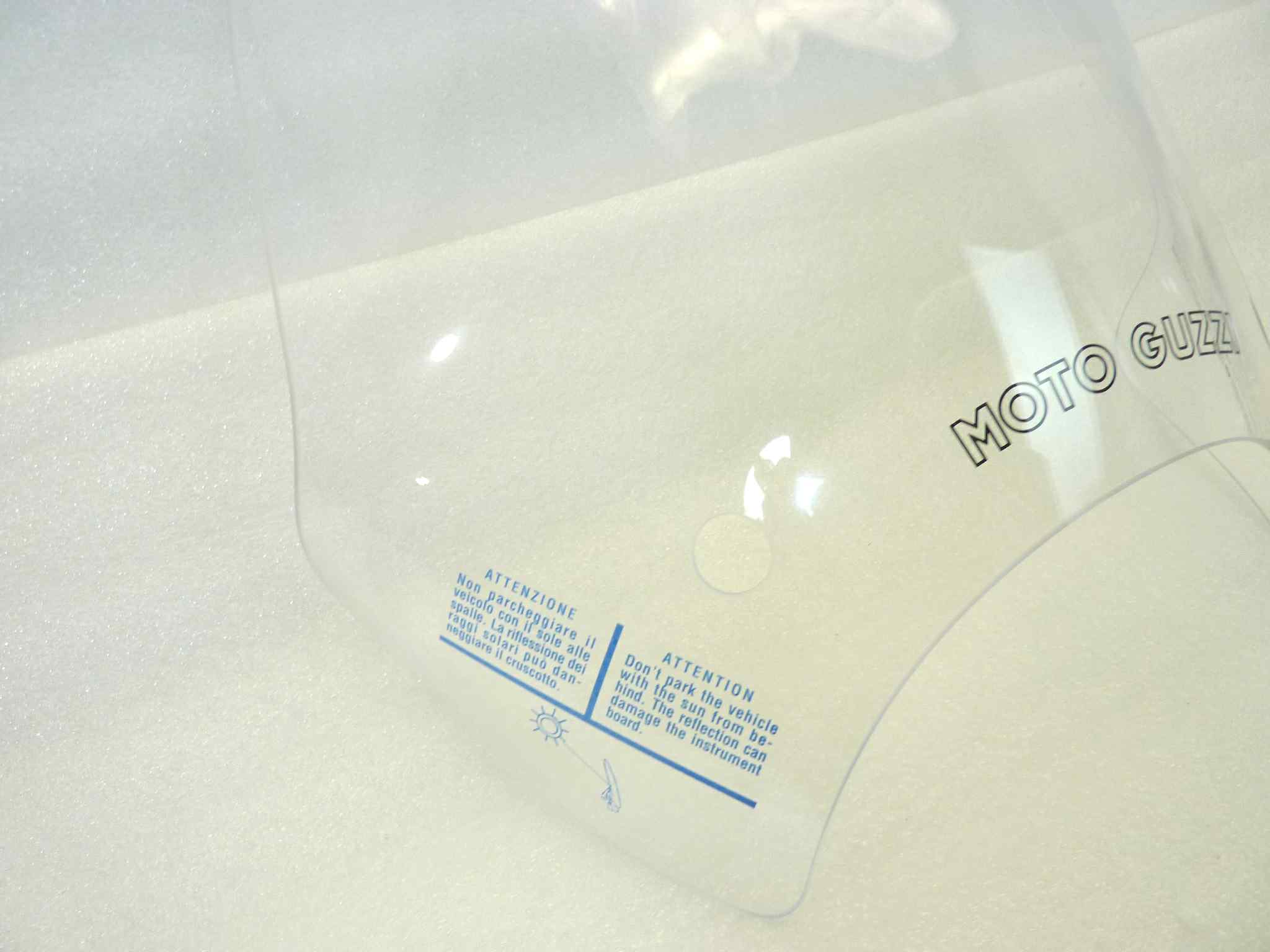Plexiglass parabrezza Guzzi V7 750 III 3 Touring cod 2S000909 completo di staffe NUOVO fondo di magazzino, vedi foto, LEGGI DESCRIZIONE - immagine 9