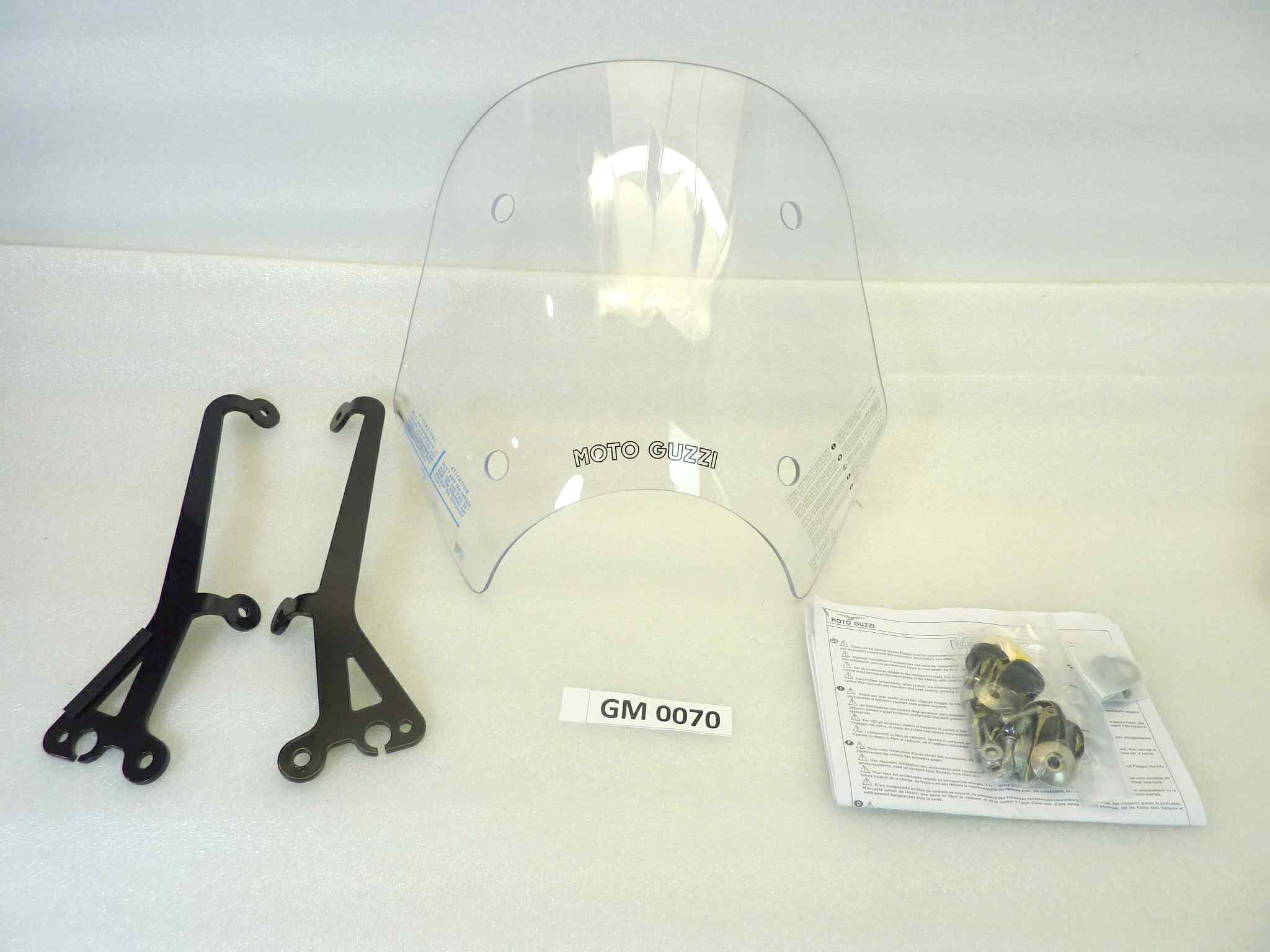 Plexiglass parabrezza Guzzi V7 Night Pack cupolino cod 2S001414 completo di staffe NUOVO fondo di magazzino, vedi foto, LEGGI DESCRIZIONE