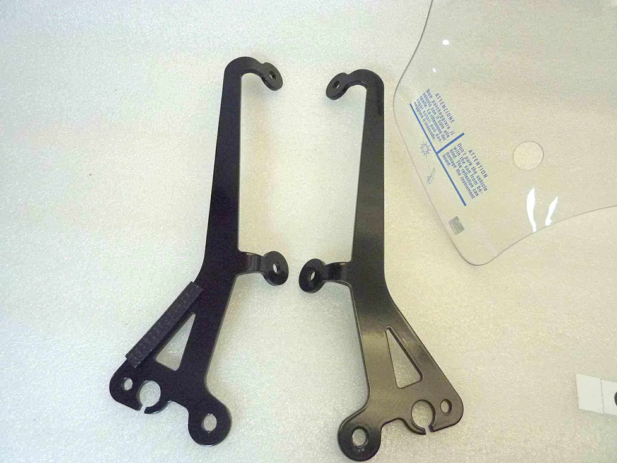 Plexiglass parabrezza Guzzi V7 Night Pack cupolino cod 2S001414 completo di staffe NUOVO fondo di magazzino, vedi foto, LEGGI DESCRIZIONE - immagine 2